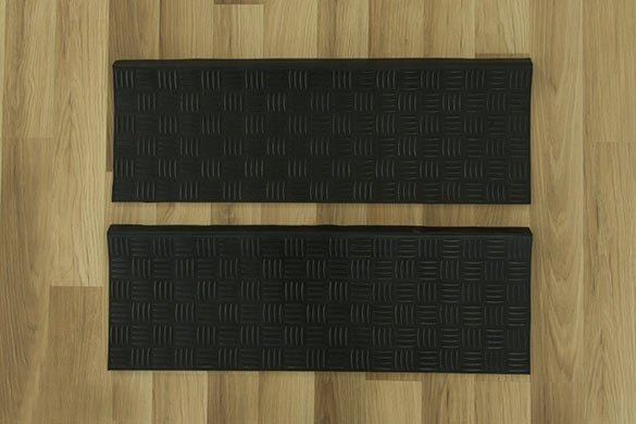 PROSTOKĄTNE ZEWNĘTRZNE GUMOWE NAKŁADKI NA SCHODY Kolor czarny