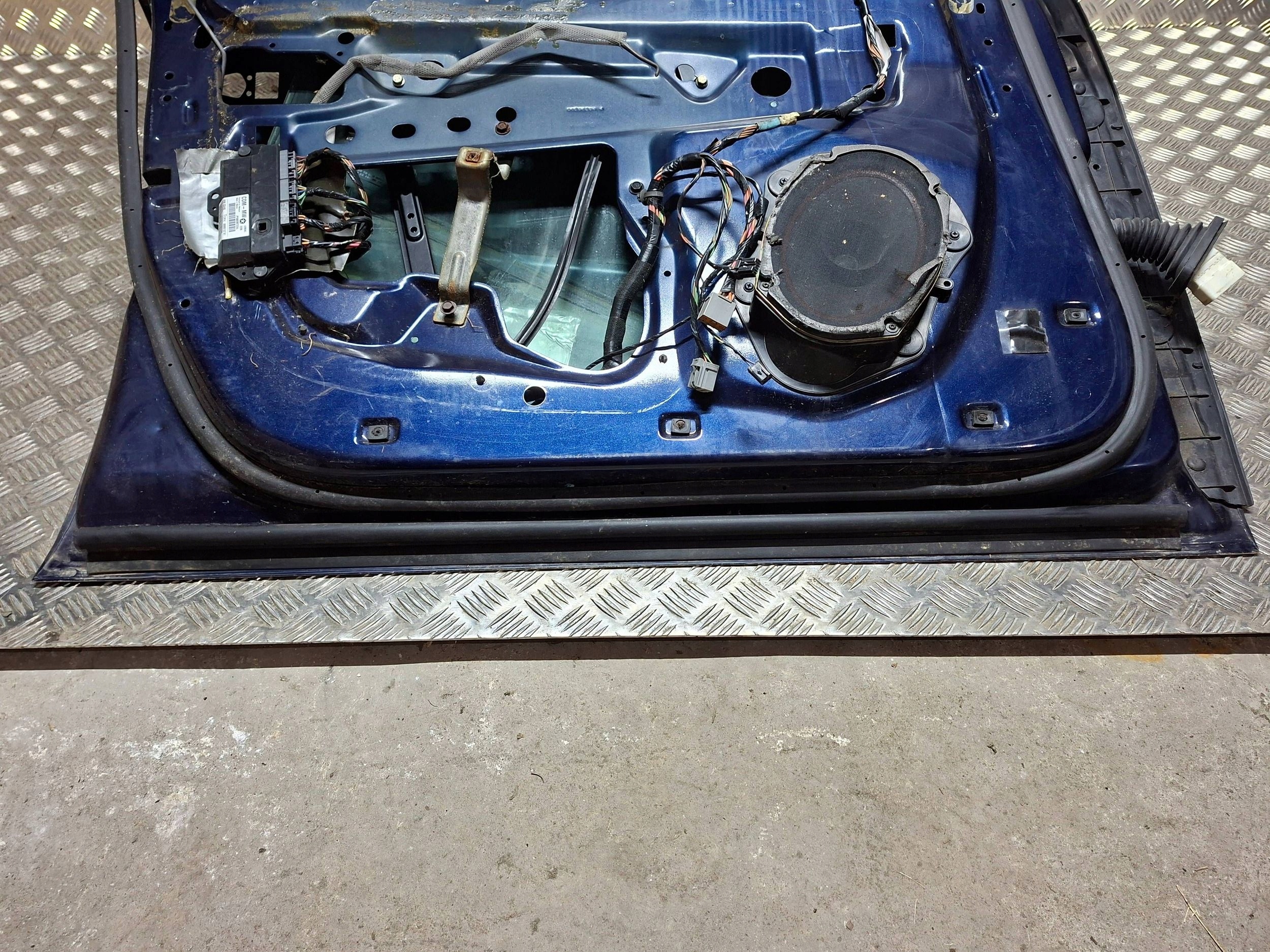 door left front window CHRYSLER 300C 04-10