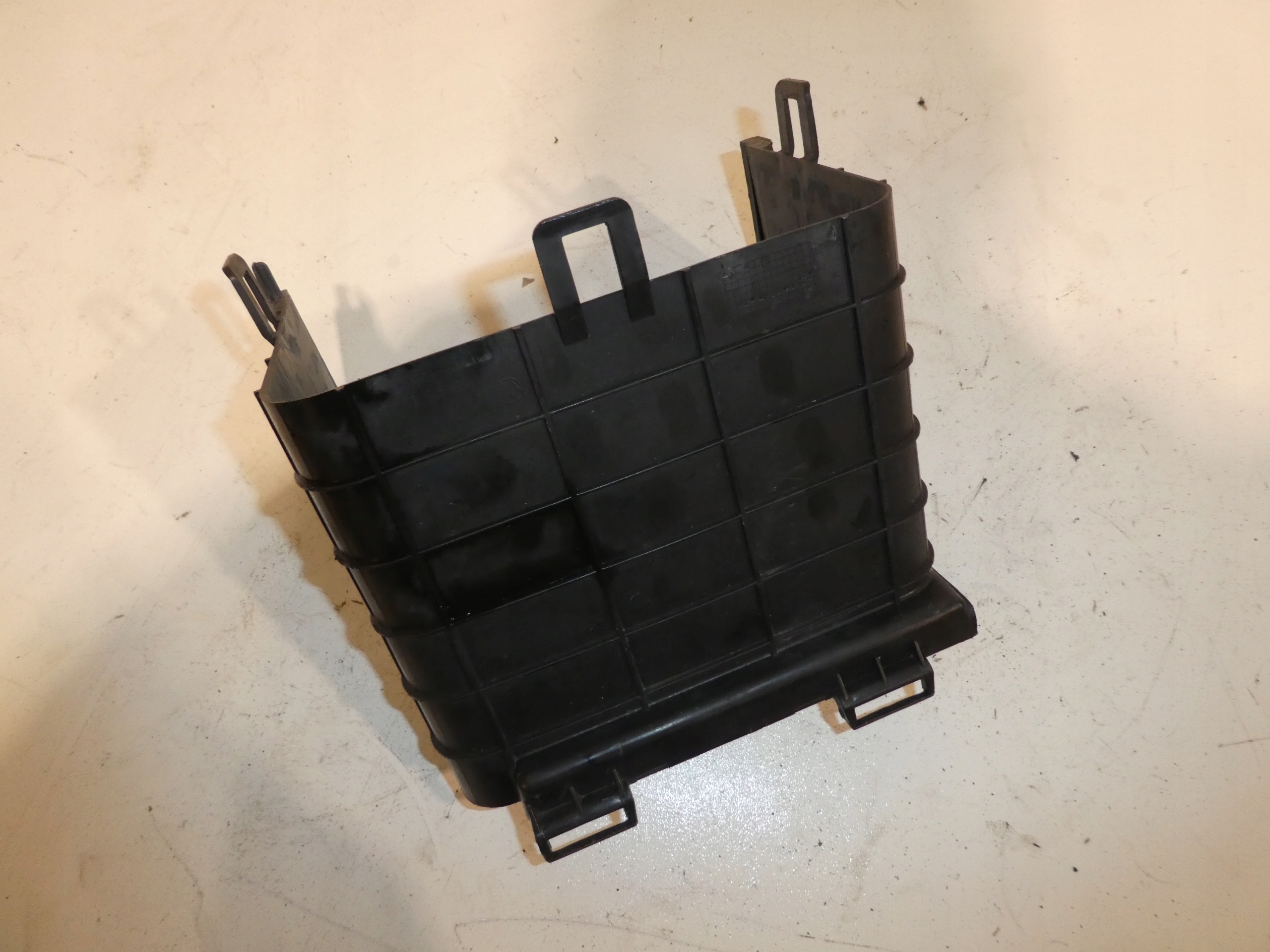 Blende Abdeckung AKUMLATORA AUDI VW 1K0915336B