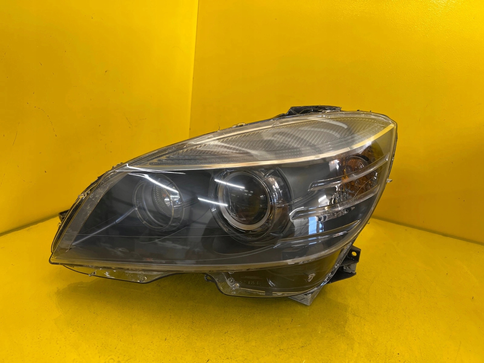 light left MERCEDES W204 BI XENON A2048207561