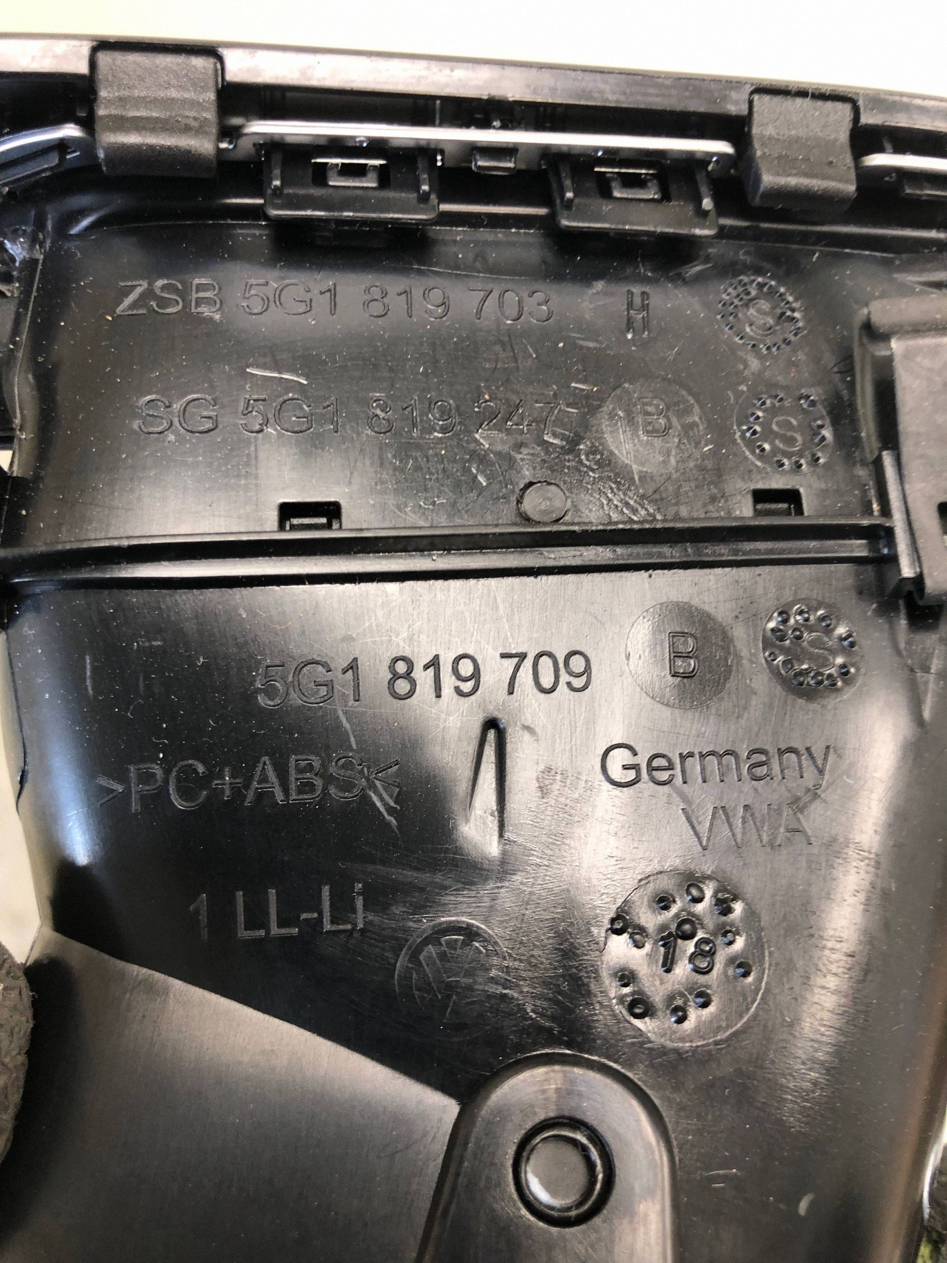 grid air conditioning devices left front VW GOLF VII LIFT 5G1819709B