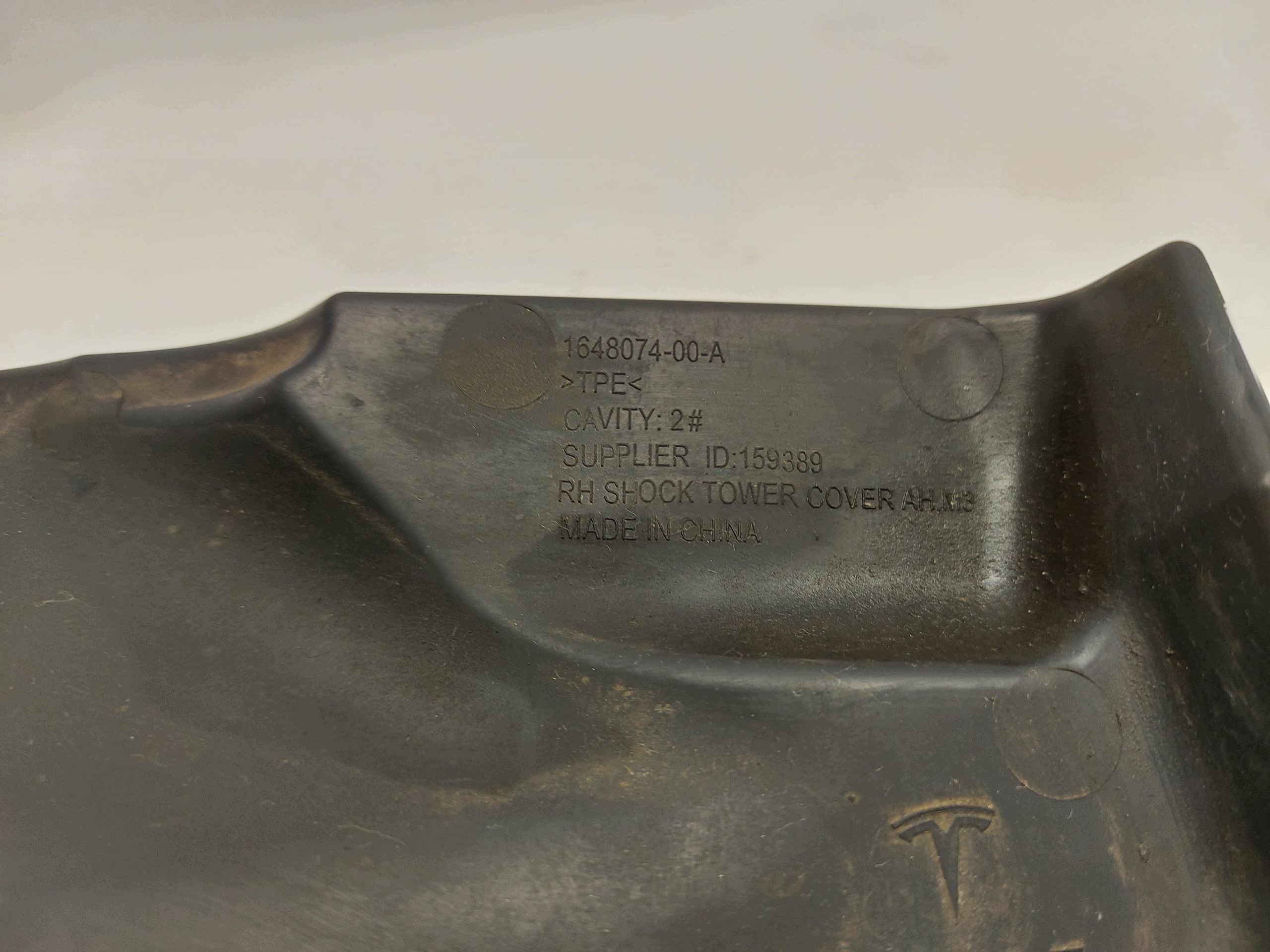 TESLA MODEL 3 2022r cover botnika front right 1648074-00-A