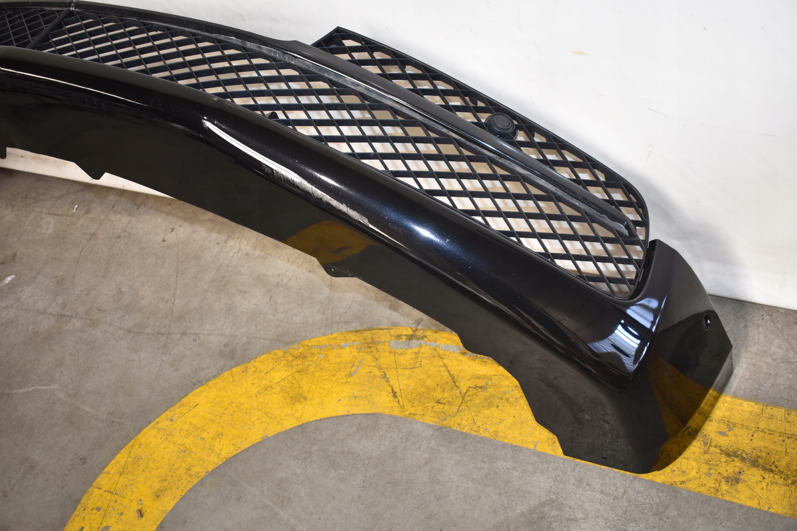 IDEALNY bumper front front 4 PDC 16R. BENTLEY FLYING SPUR 1
