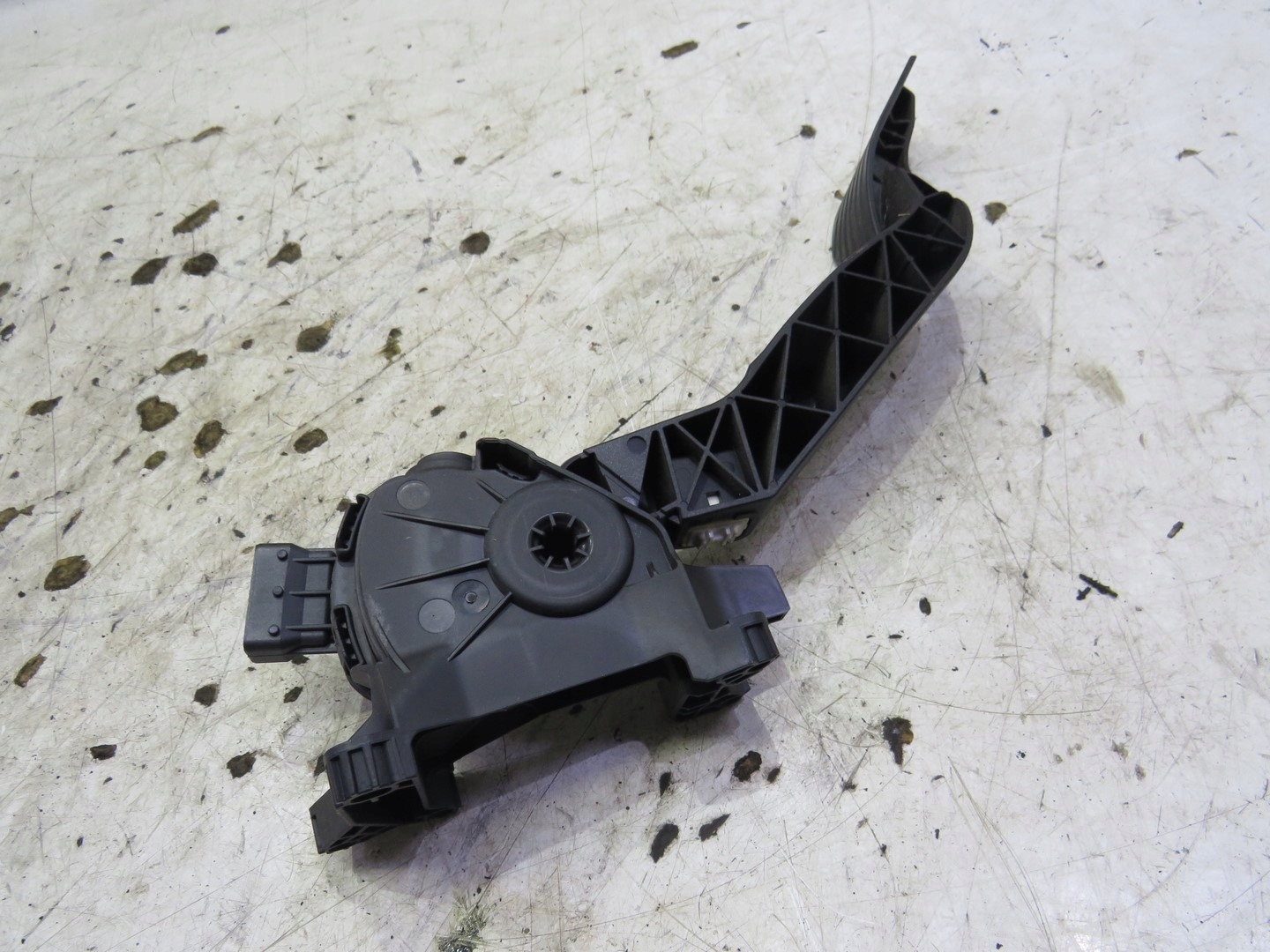 POTECJOMETR GAZU RENEGADE 51942427 Car type Passenger cars