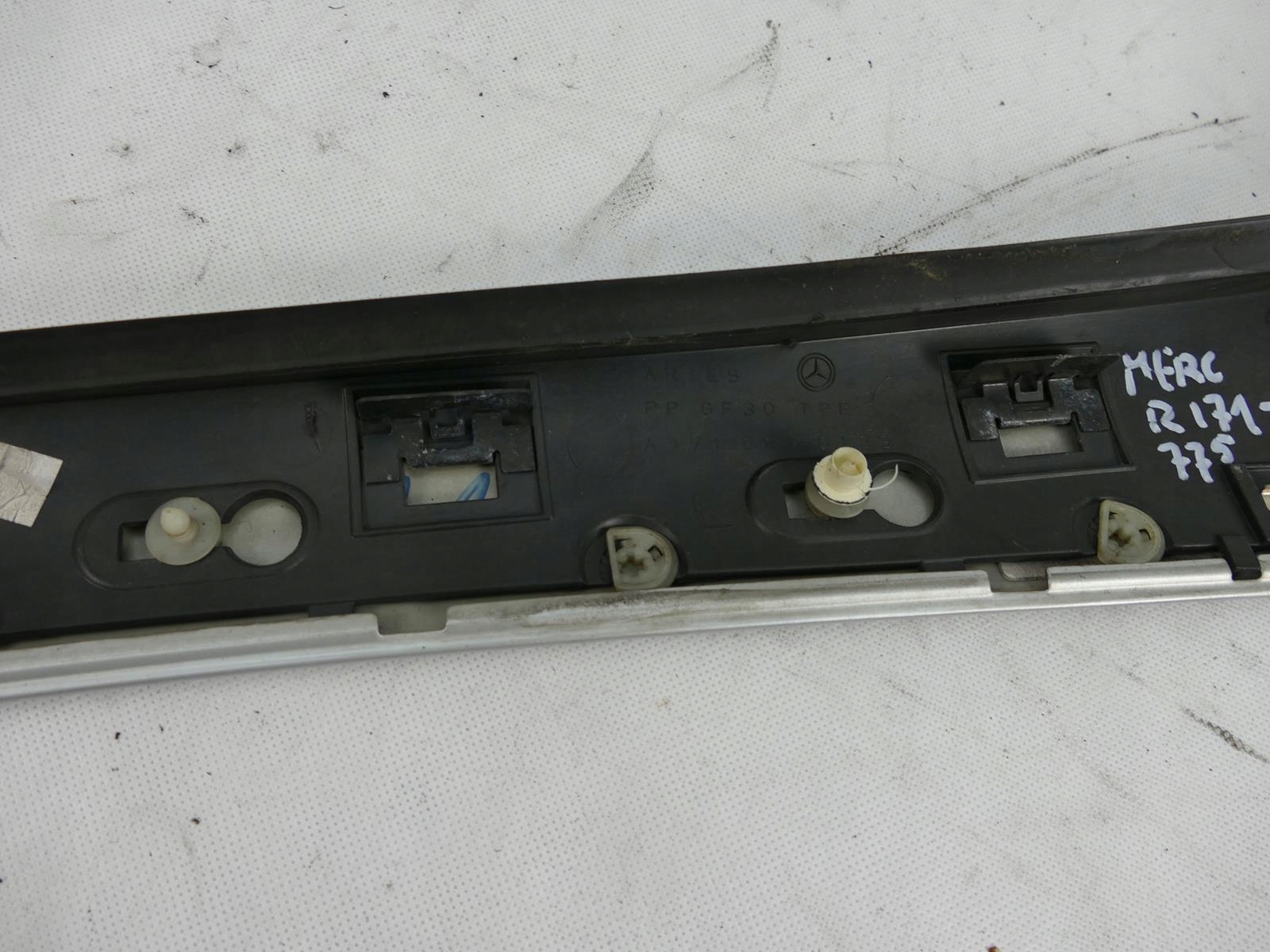 MERCEDES SLK R171 moulding windows pillar left 775 LP