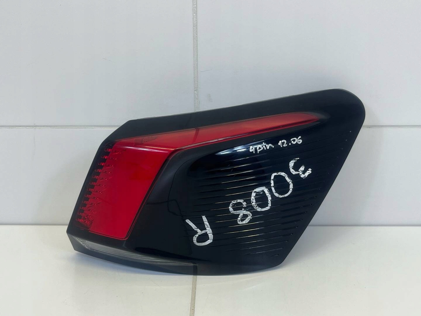 light rear right side Peugeot 3008 2 2019 9810477080
