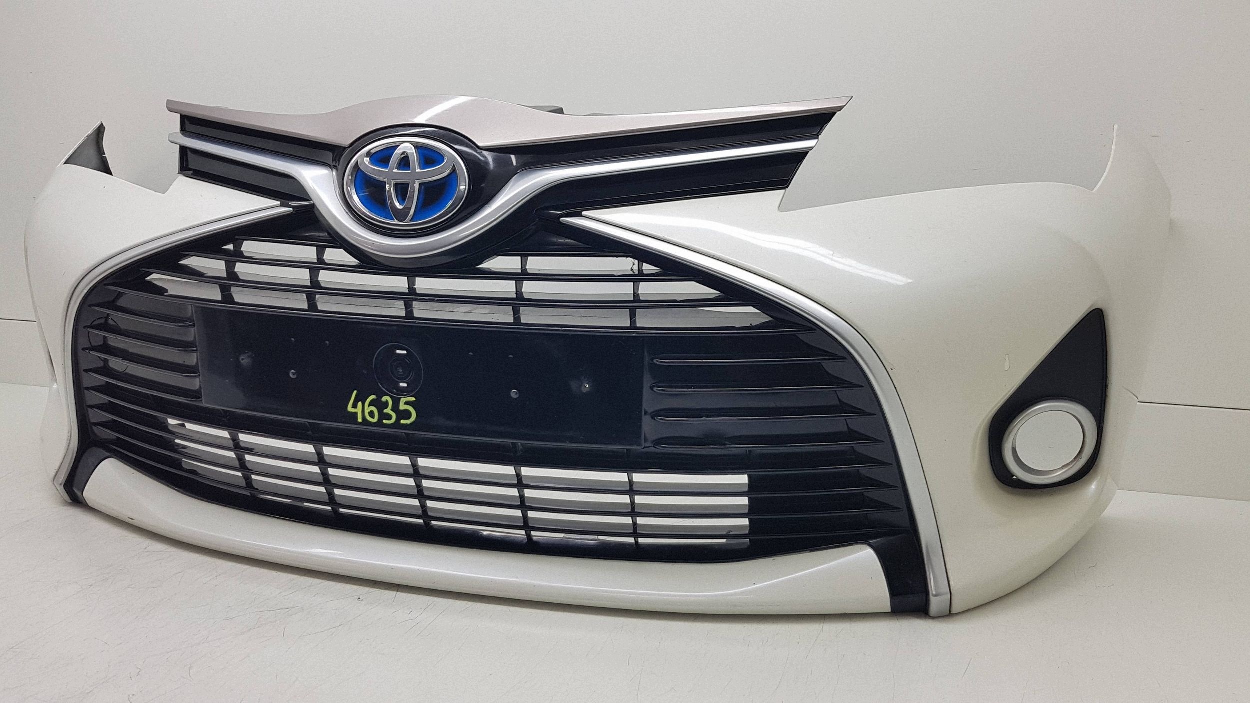 TOYOTA YARIS 3 III 2014 - bumper front 5302-OD030