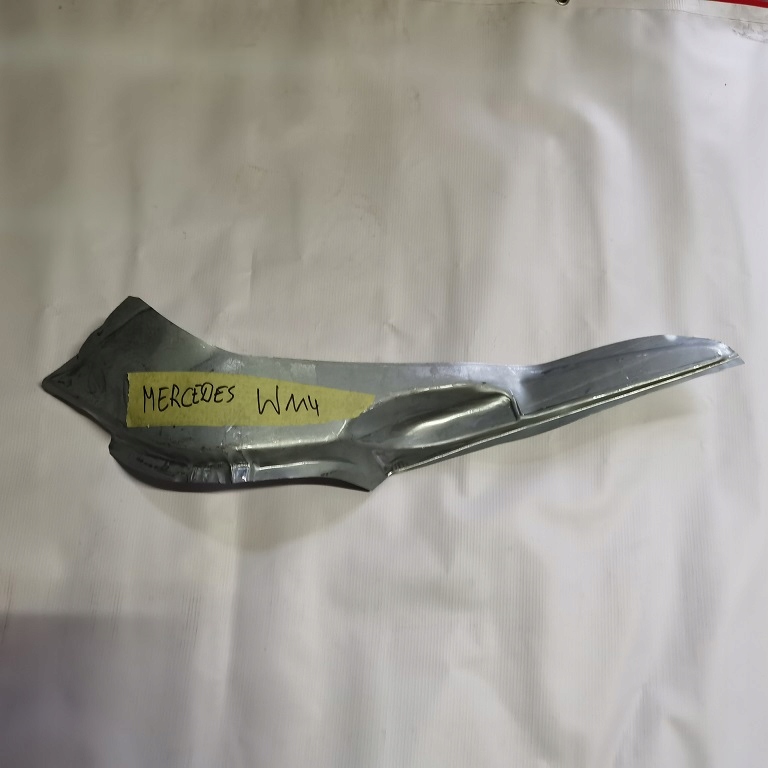 Reperatura nadkola tyl L MERCEDES W114 W115 01 68 EAN 5410909038359