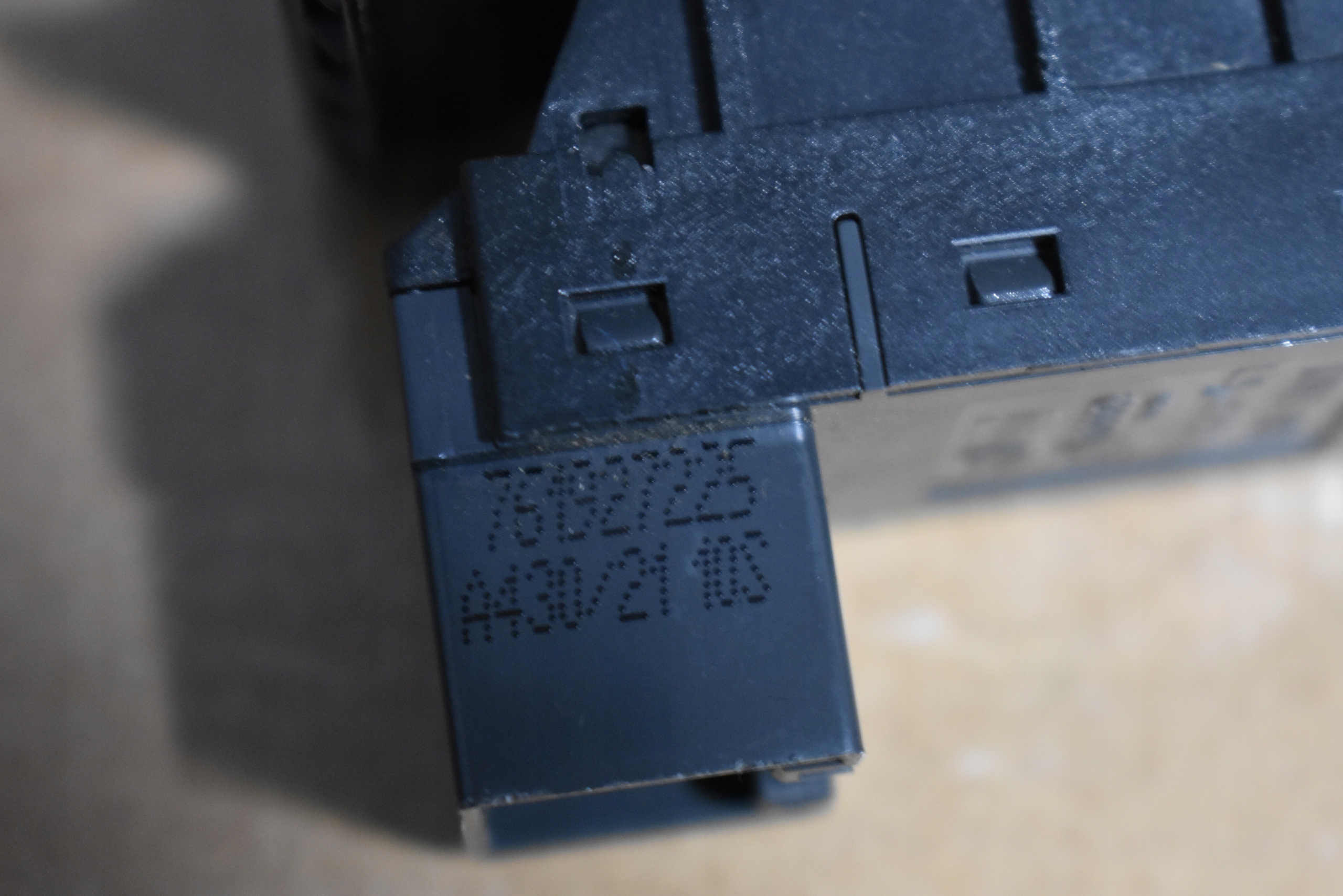 IDEALNY button electric brake HOLD VW TOUAREG III 1
