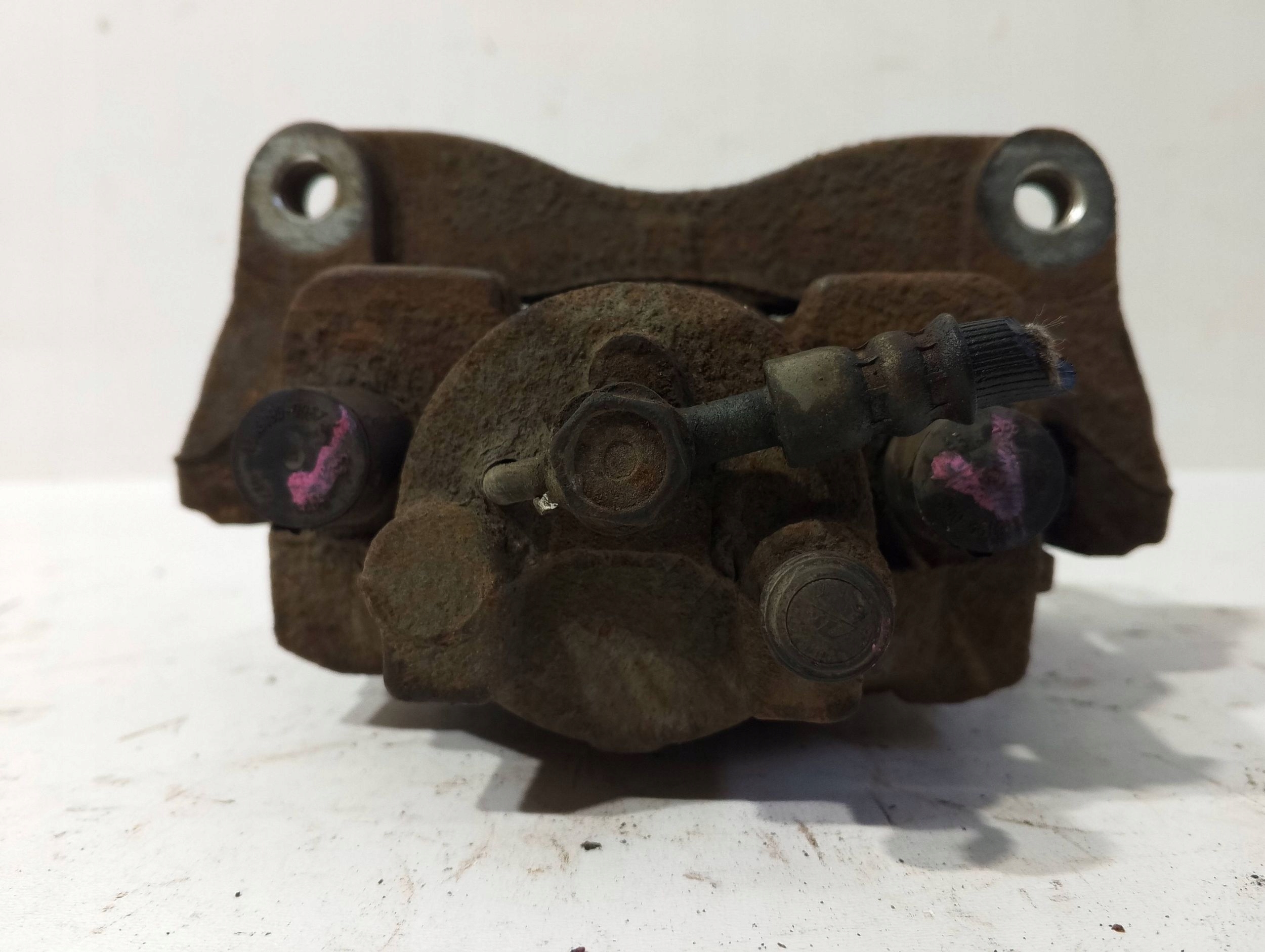 Toyota Yaris II 2009-20111 caliper brake front left (B318)
