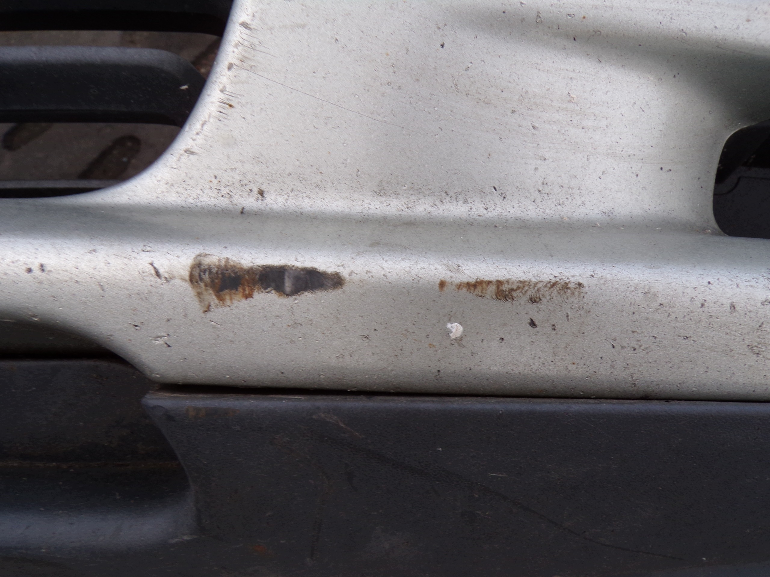 front bumper front TOYOTA AVENSIS T25 washers (1)
