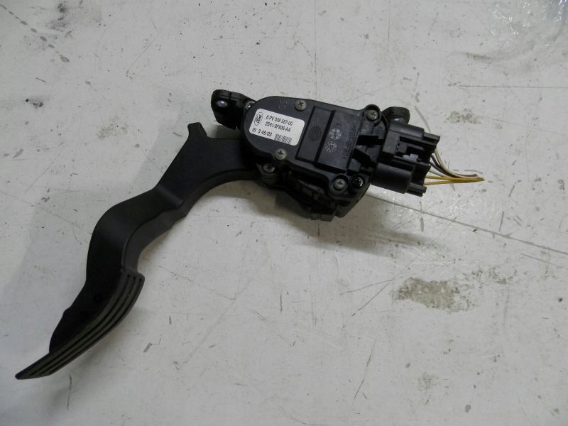 FUSION POTENCJOMETR GAZU 2S619f836AA