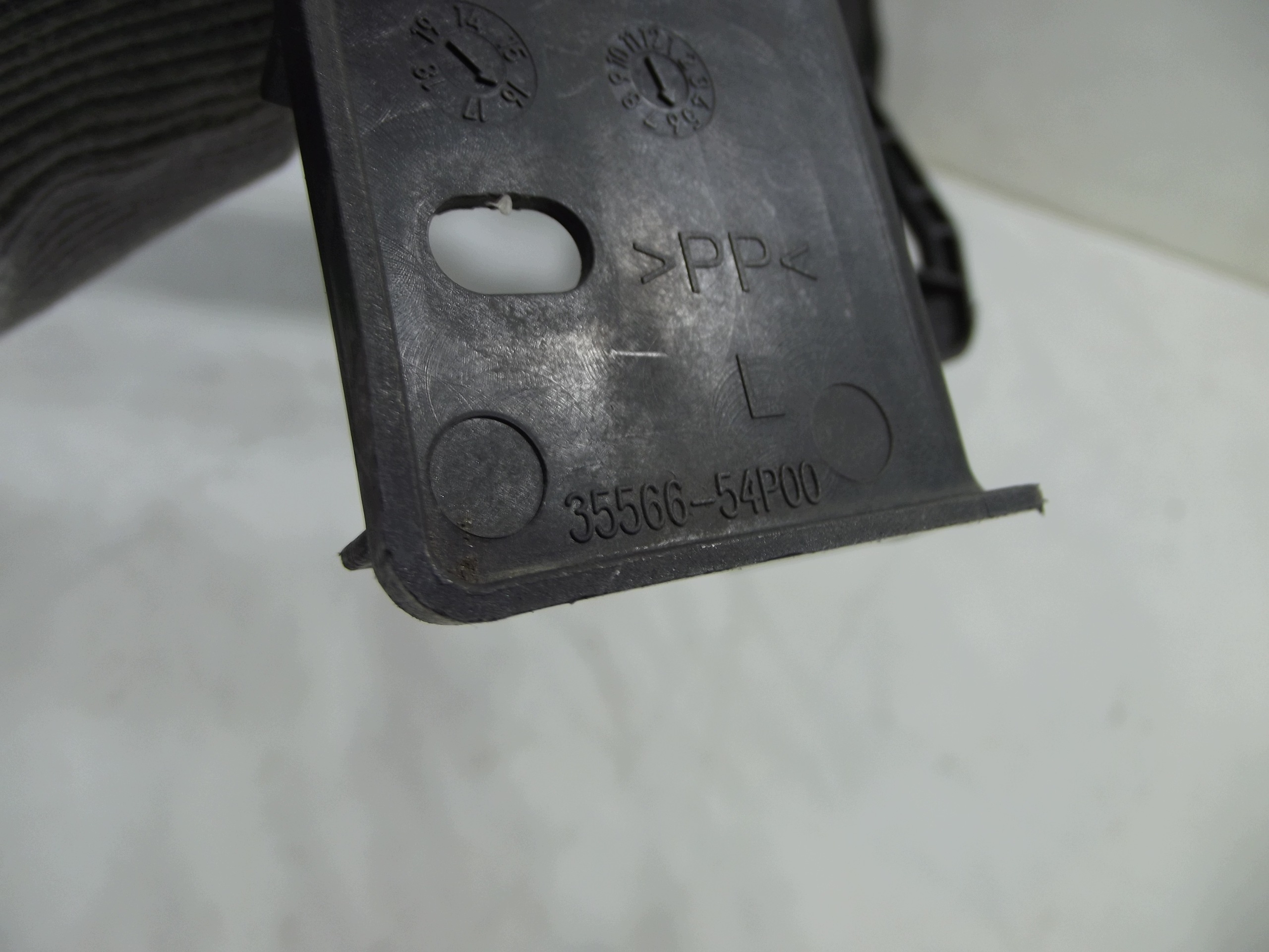 Suzuki Vitara III bumper bracket left front 35566-54P00