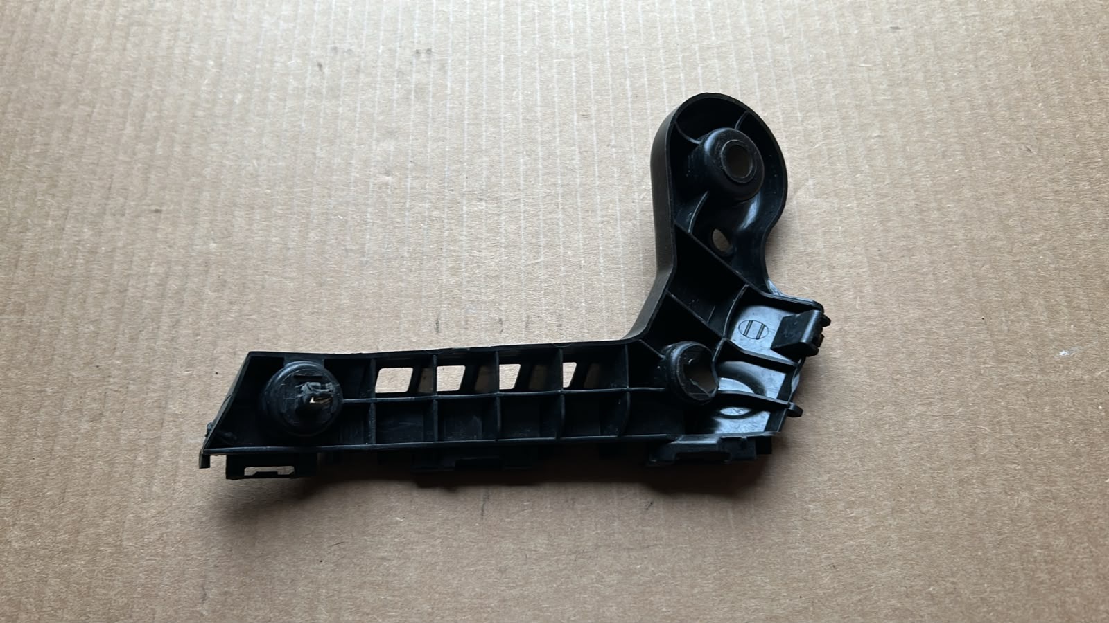support montage pare-chocs droite avant avant TOYOTA COROLLA E21 19- berline