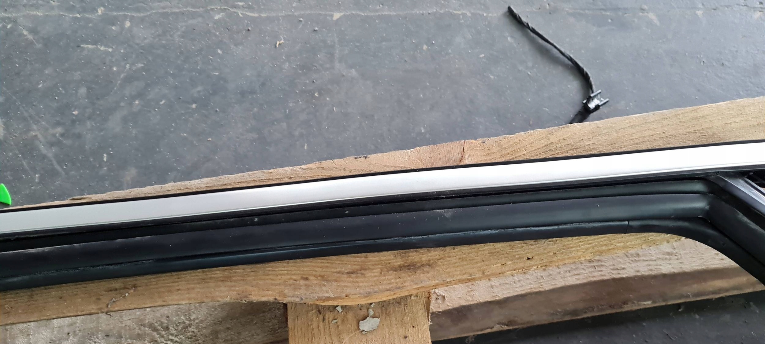 Q5 80A gasket PROWADNICA windows left rear part moulding CHROM 80A839431A