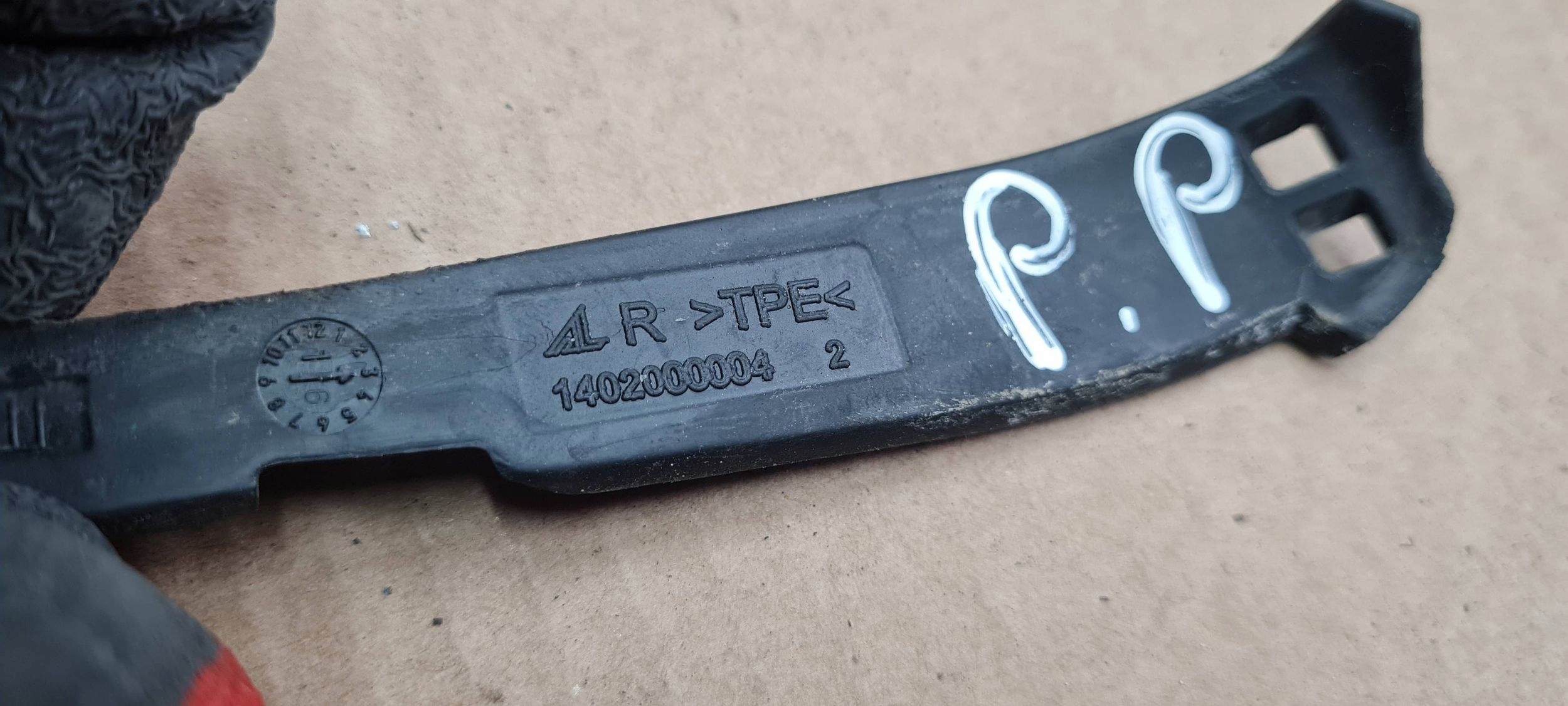 A4 B9 8W S4 gasket lights right right front 8W09411912