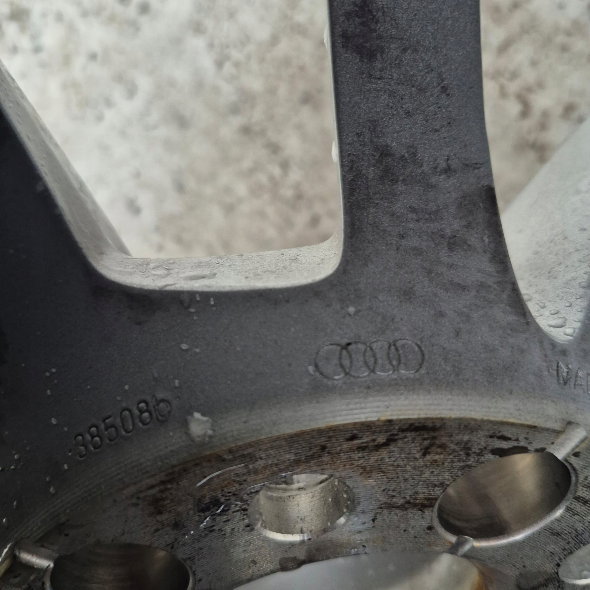 AUDI 4K0601025 7,5JX17H2 ET36 17" disk hliníkový