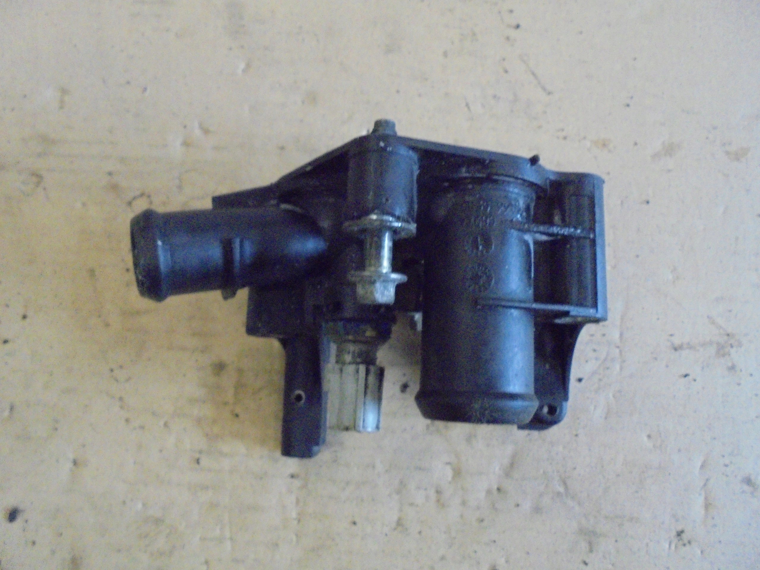 OBUDOWA TERMOSTATU FORD FIESTA MK7 1.4 BENZYNA