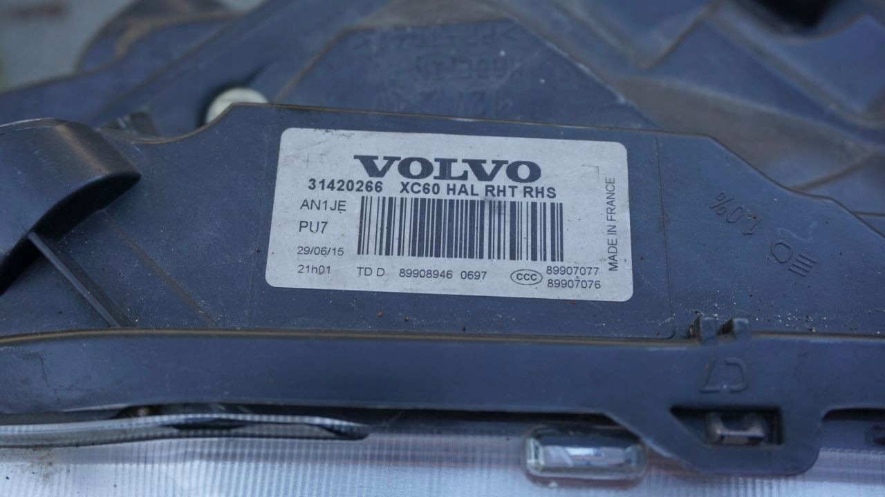VOLVO XC60 LIFT - light right front ZWYKLA H7