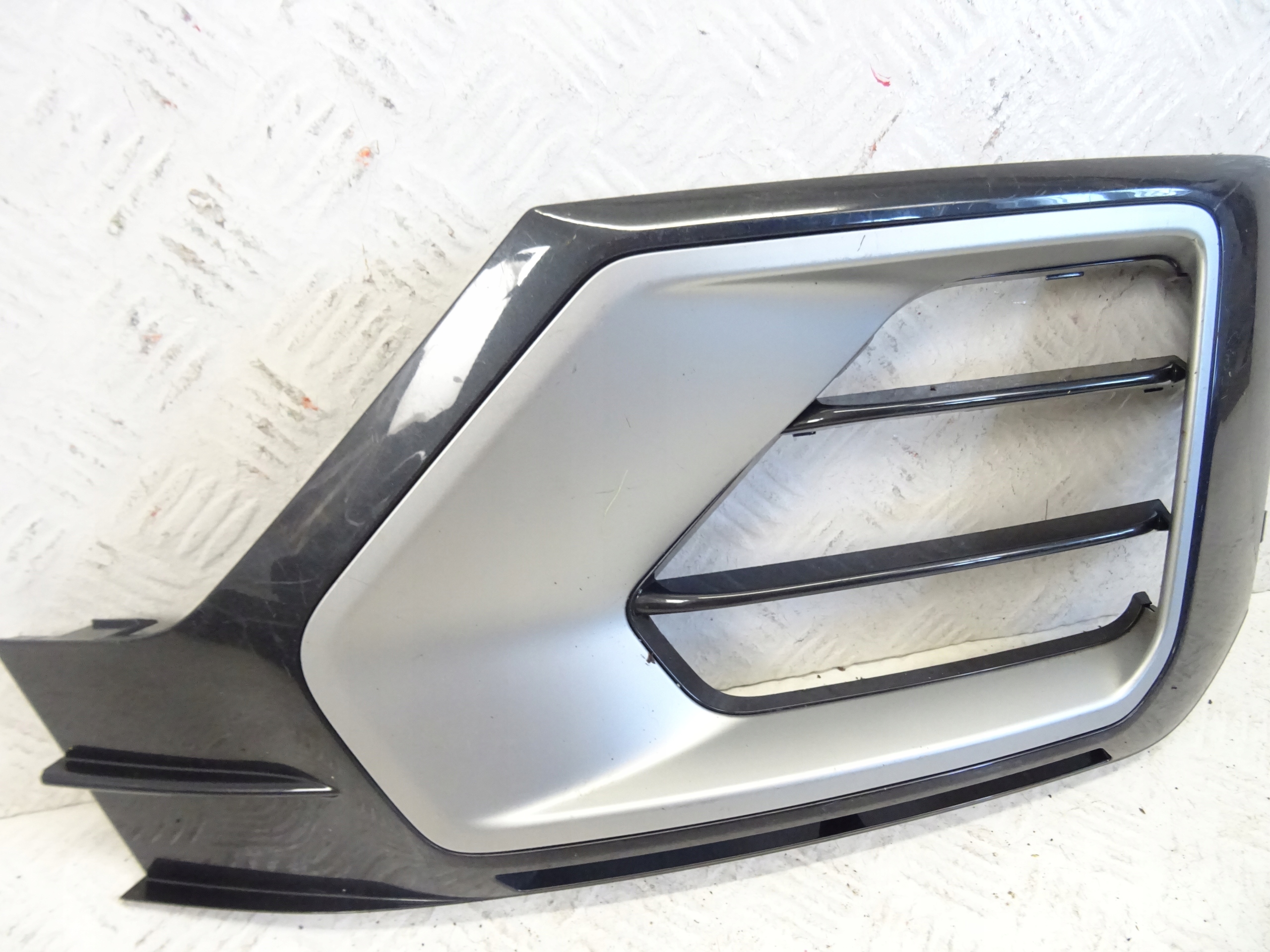 grid of a bumper front front left AUDI Q2 S-LINE 81A807681K