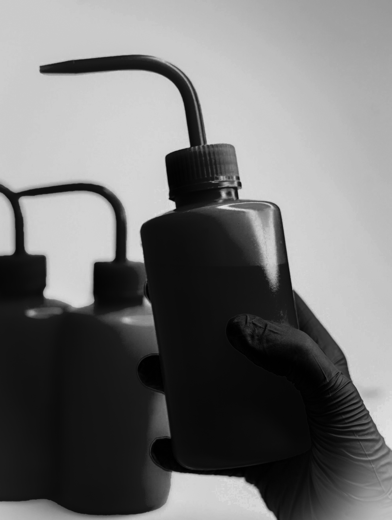 BUTELKA TRYSKAWKA BUTELECZKA DO MYCIA RZĘS 250 ml CZARNA Pojemność 80 ml