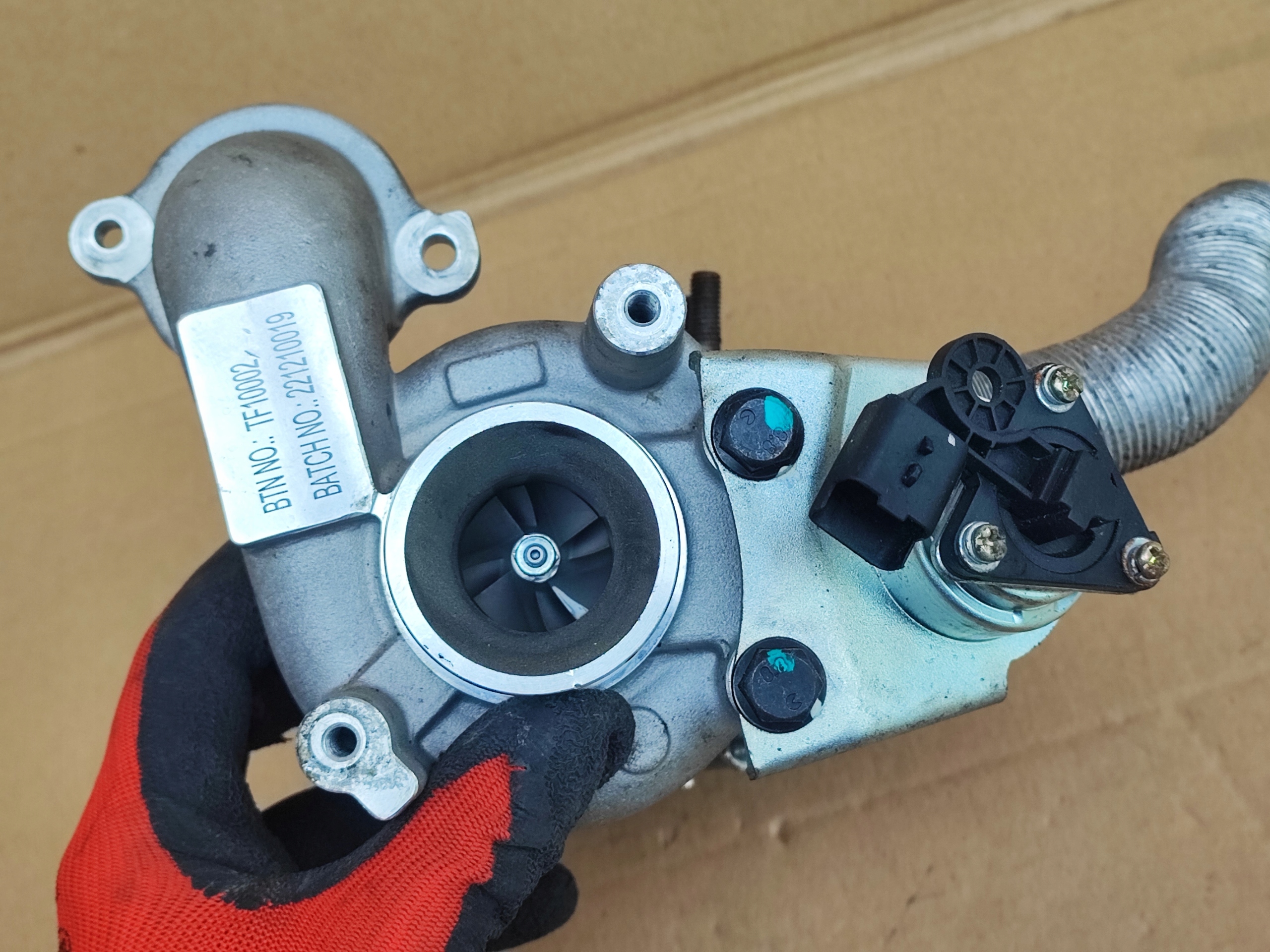 Ford Fiesta MK7 2016r LIFT 1.5 TDCI turbosprężarka turbina turbo Numer katalogowy części Fiesta MK7 LIFT 1.5 TDCI turbosprężarka