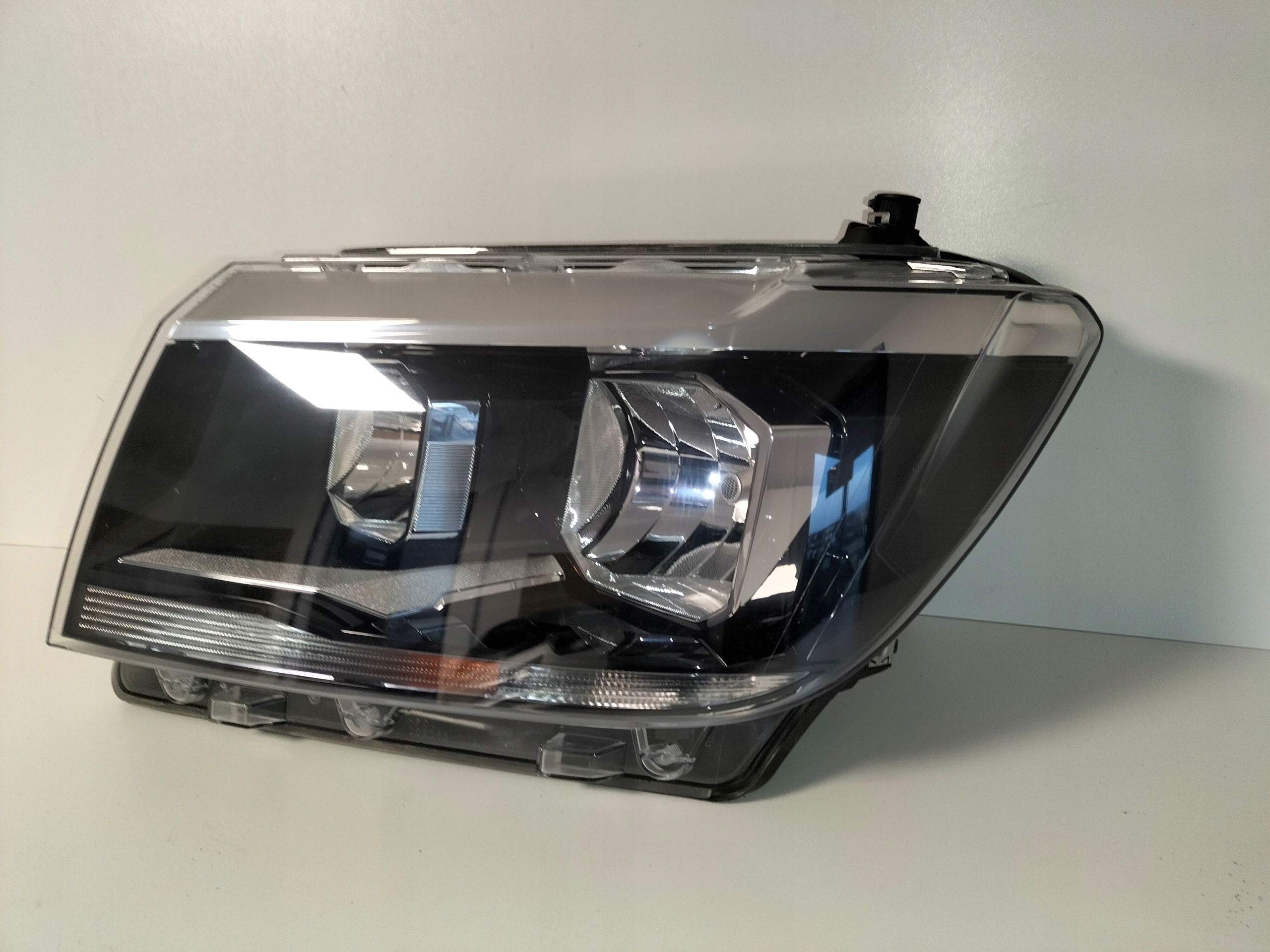 light front reflektor left VW CRAFTER II 17- MAN TGE 17