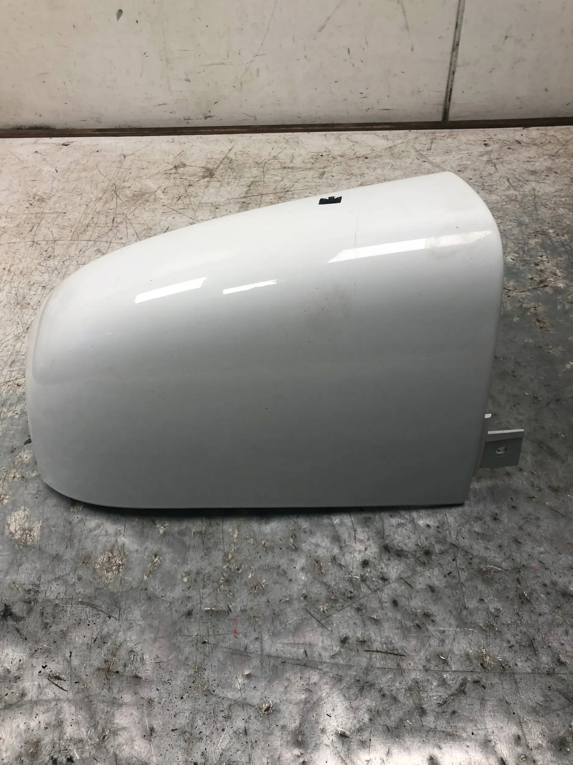 Gehäuse Leuchte links heck RENAULT TRAFIC III 903903330R