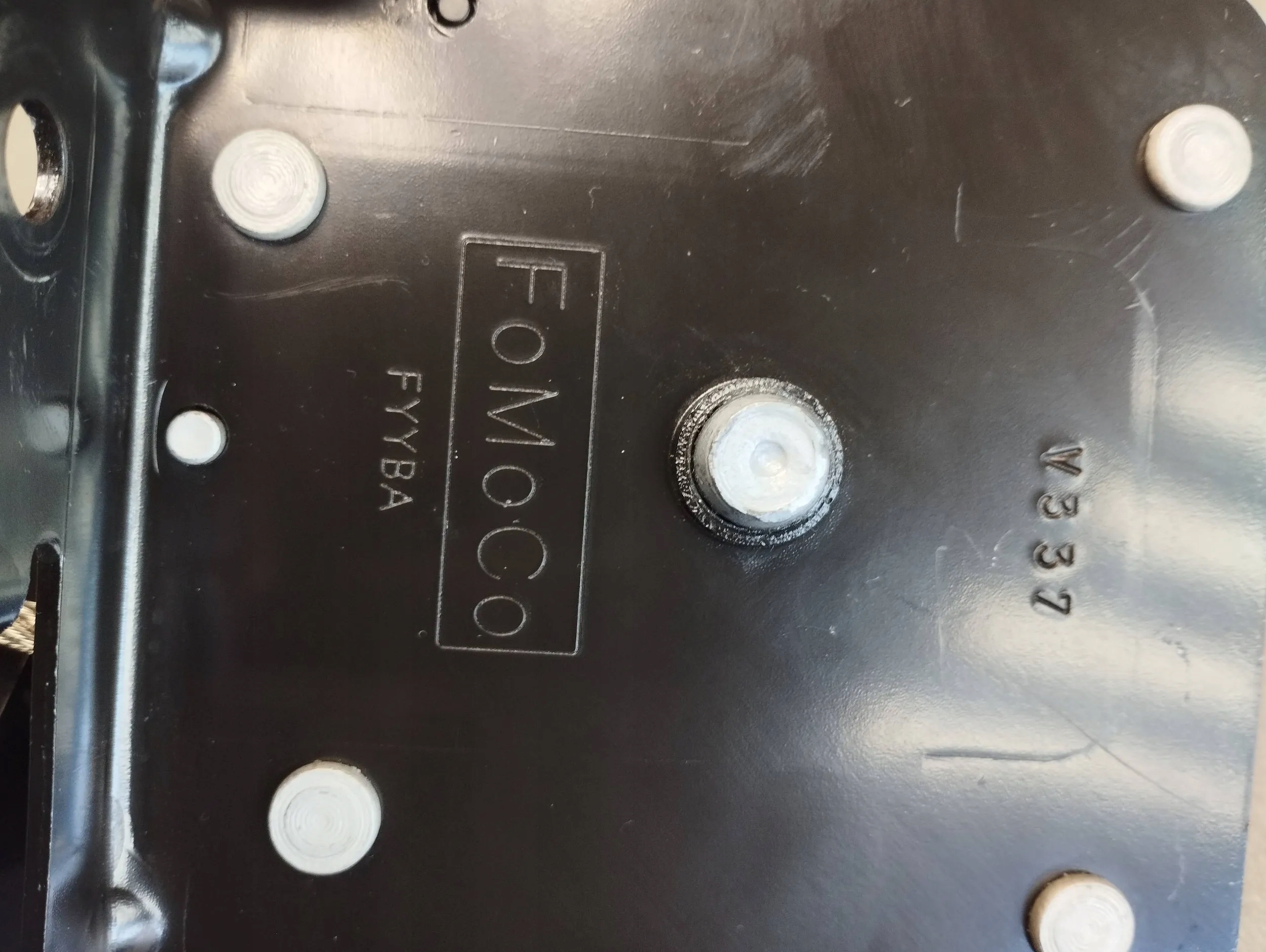 VW Amarok II 2023 WINDA KOŁA ZAPASOWEGO Producent części FoMoCo