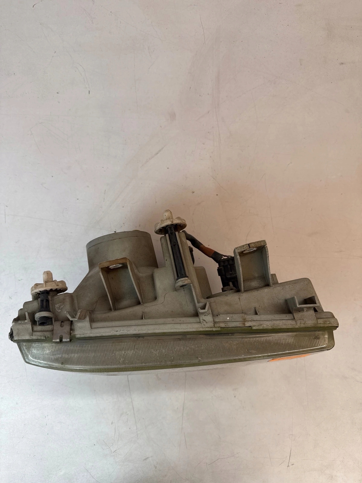 damaged light front front left Mitsubishi Fuso UK Anglik