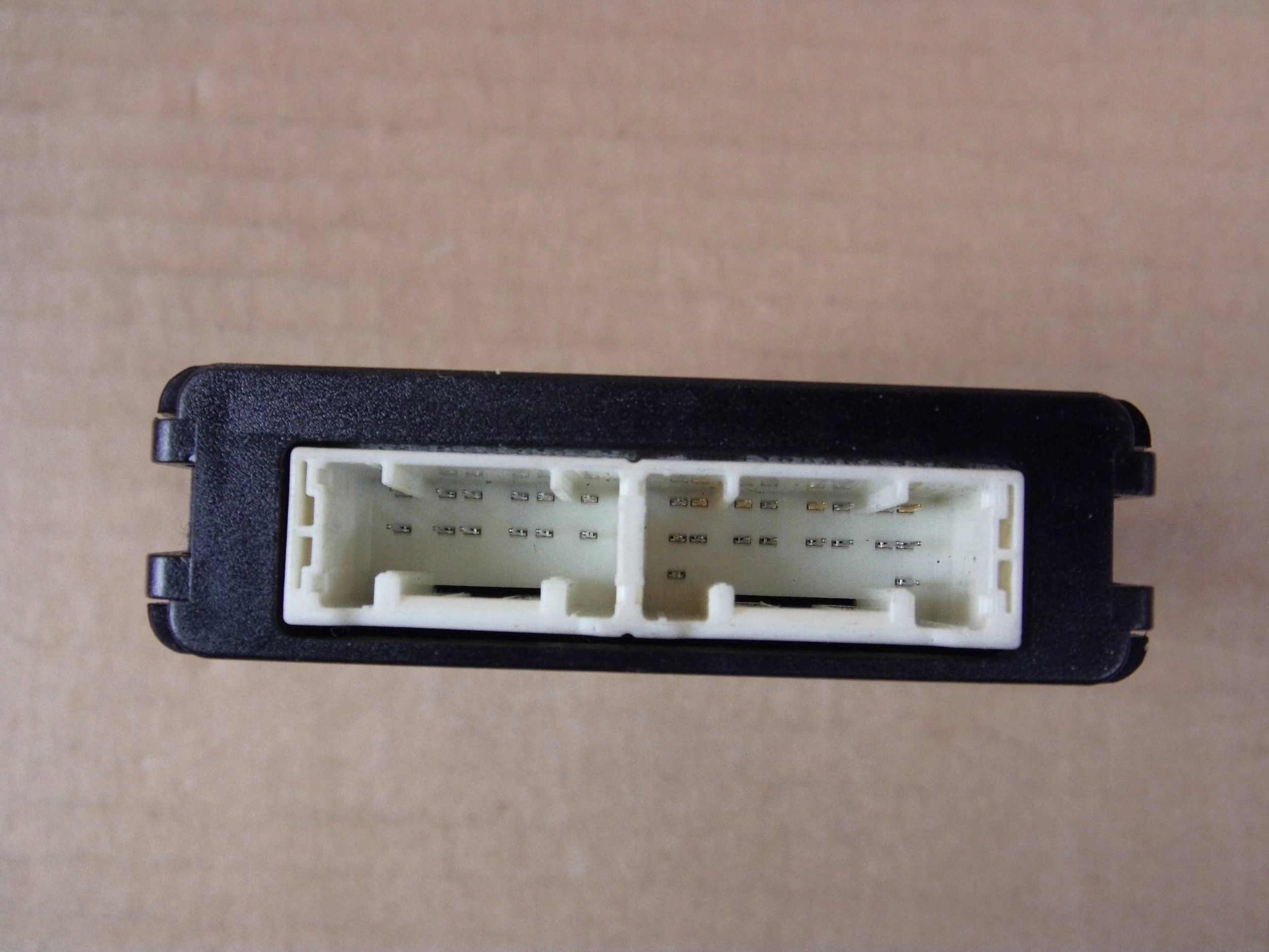 Toyota Yaris III module control unit 89690-0D120 896900D120 >