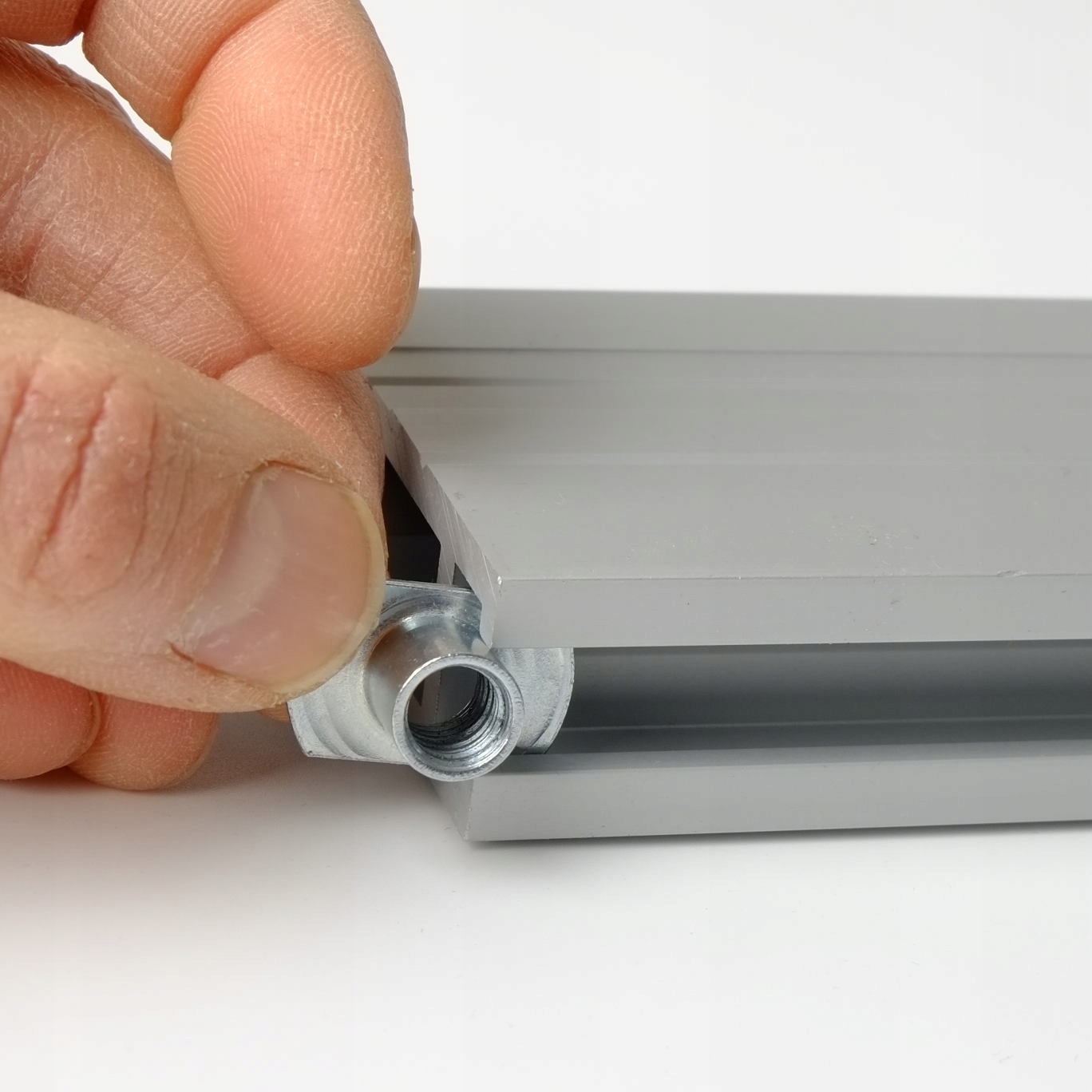 Nakrętka typu T do profili t-track 10/15 gwint M8 Rodzaj prowadnica