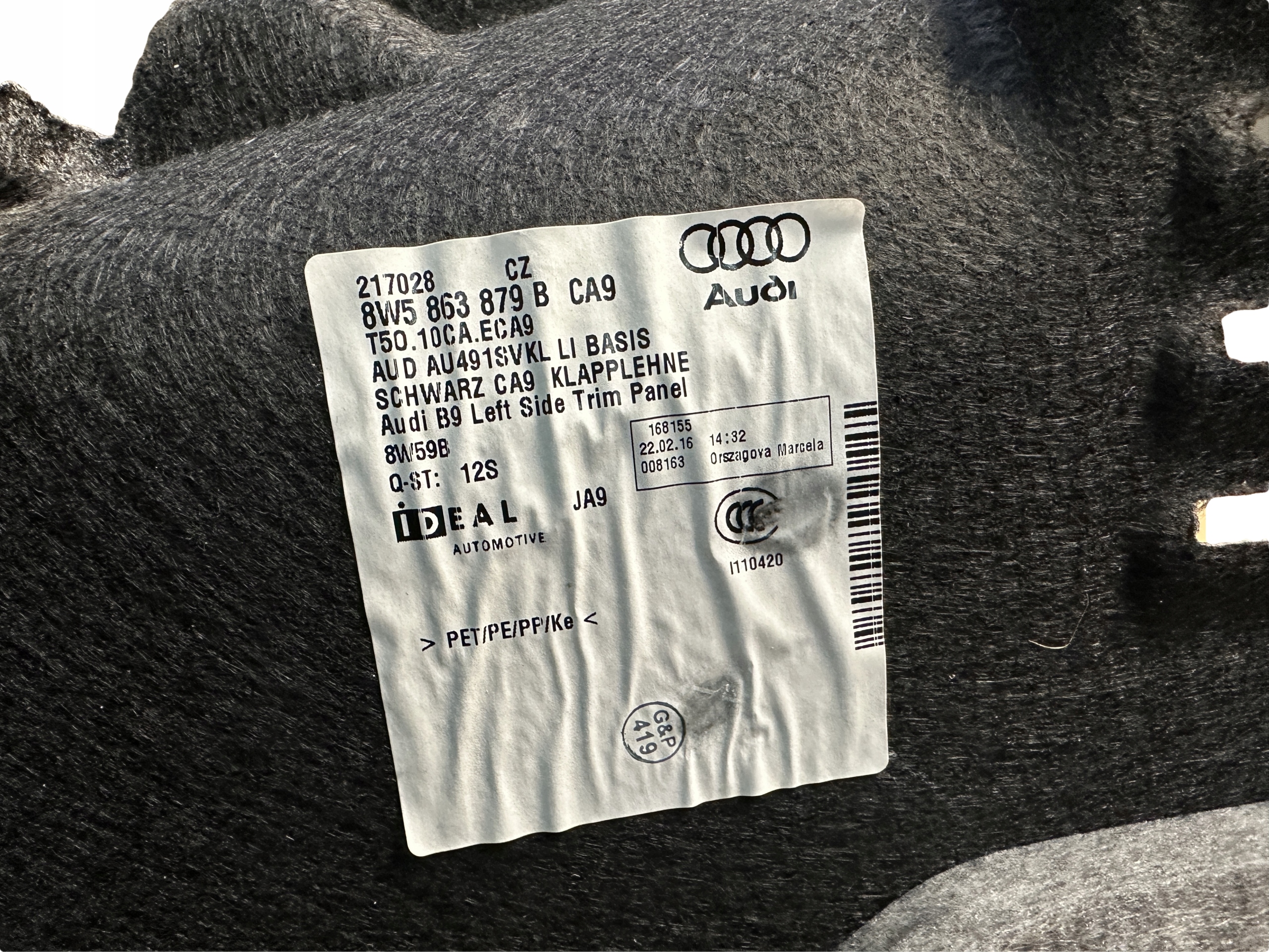 AUDI A4 8W B9 sedan boot upholstery left 8W5863879B