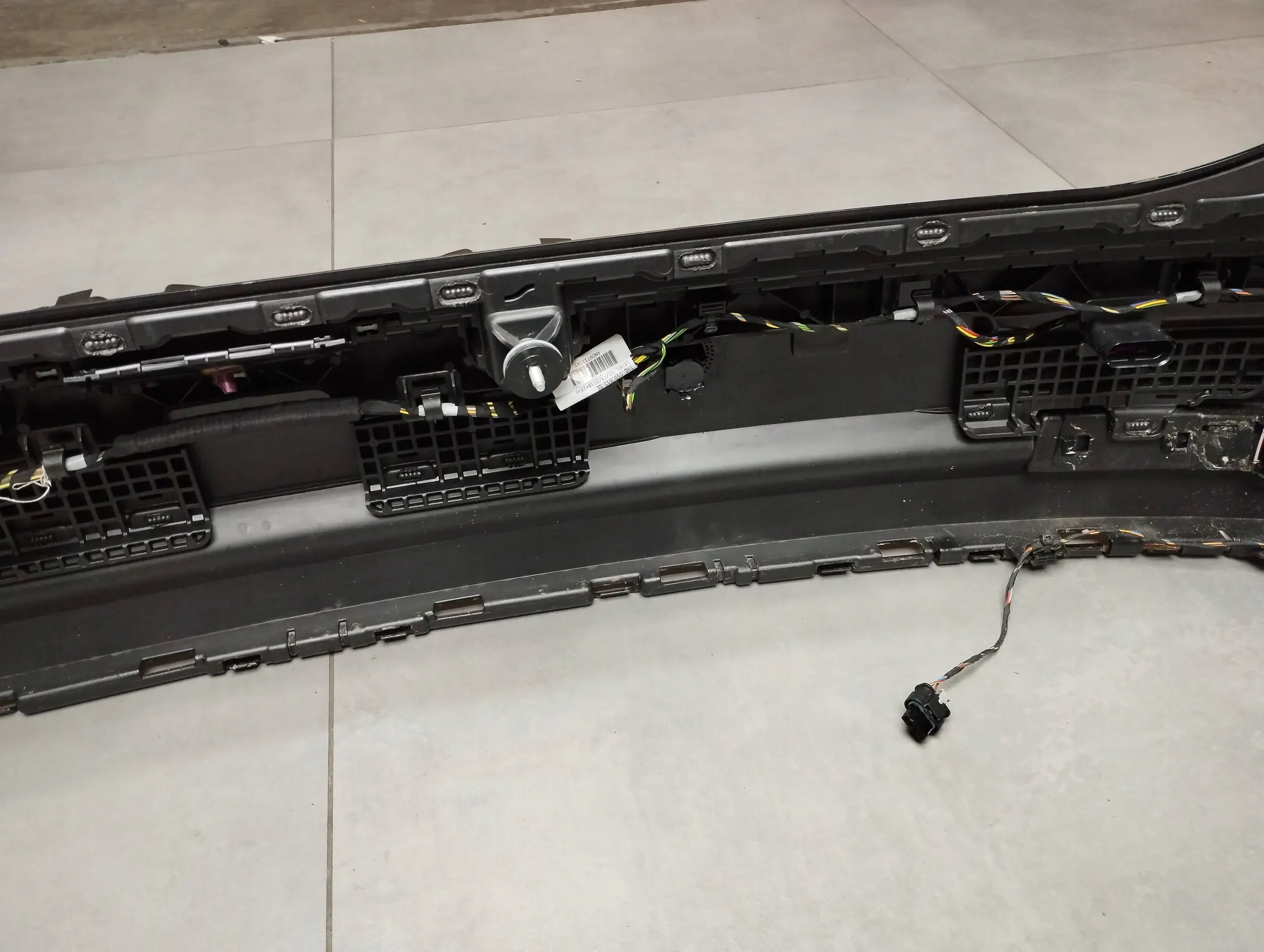 Audi A8 4N D5 bumper rear part PDC LY9B 4N0807511A