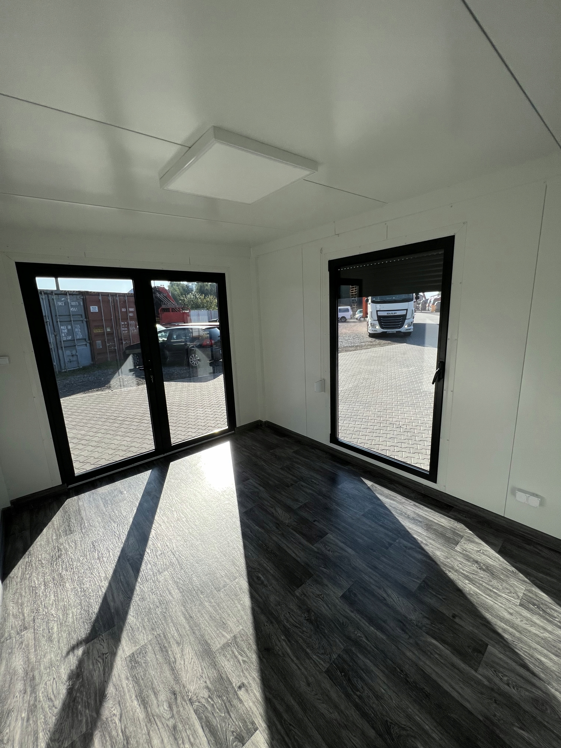 Kontener handlowy pawilon biurowy usługowy 7x3 Szerokość 3 m