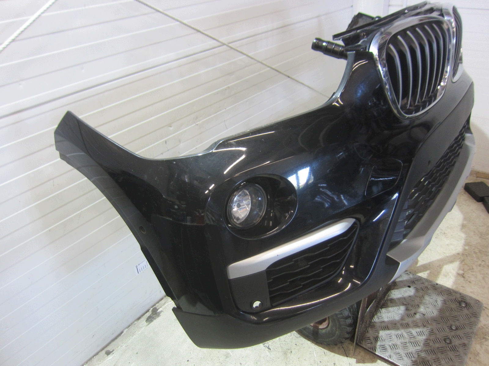 BMW X1 F48 668 SCHWARZ 2 XLINE 6 PDC grille front bumper front complete