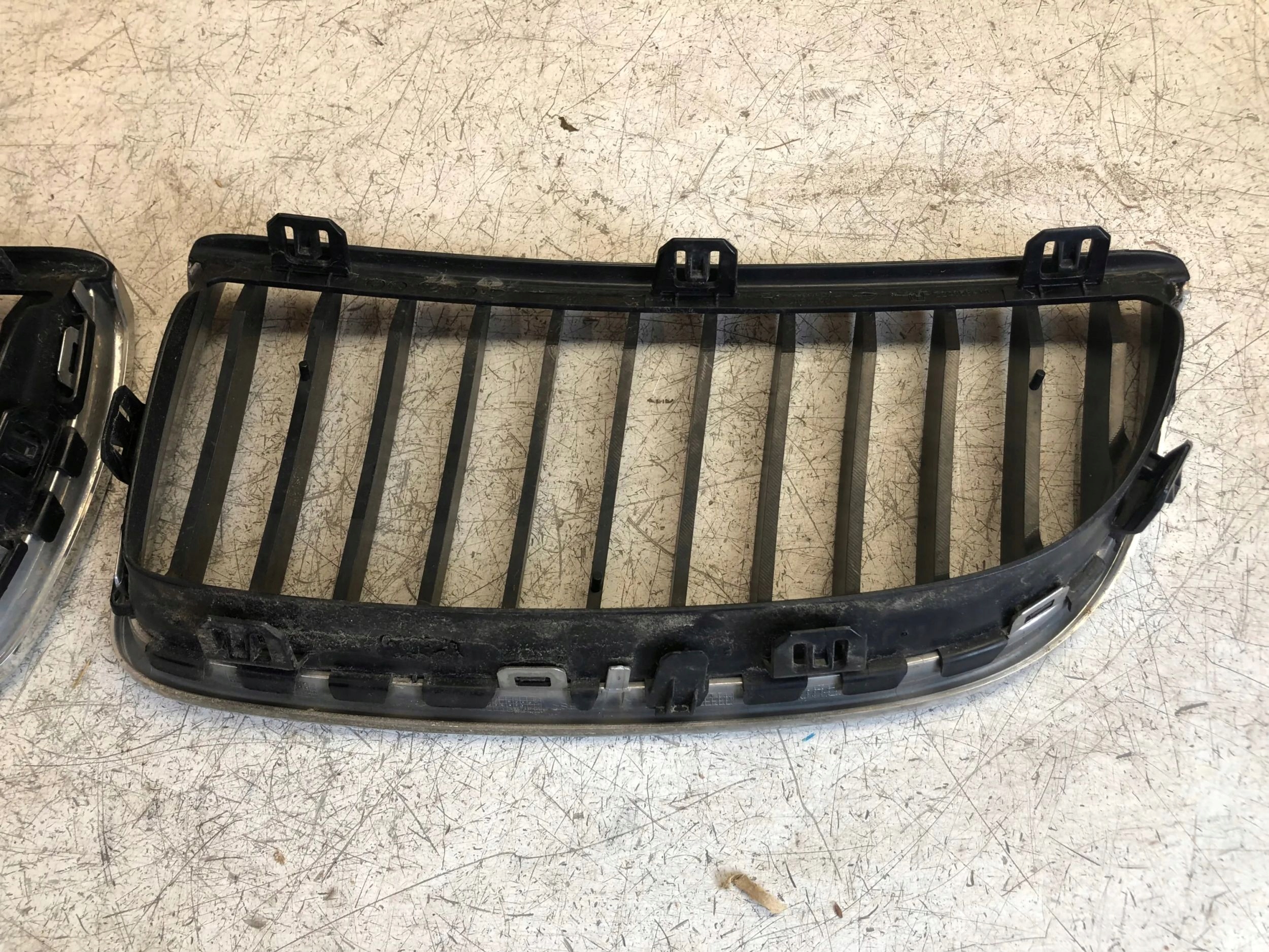 front PREKLADgrill left right BMW E90 7120008 7120007