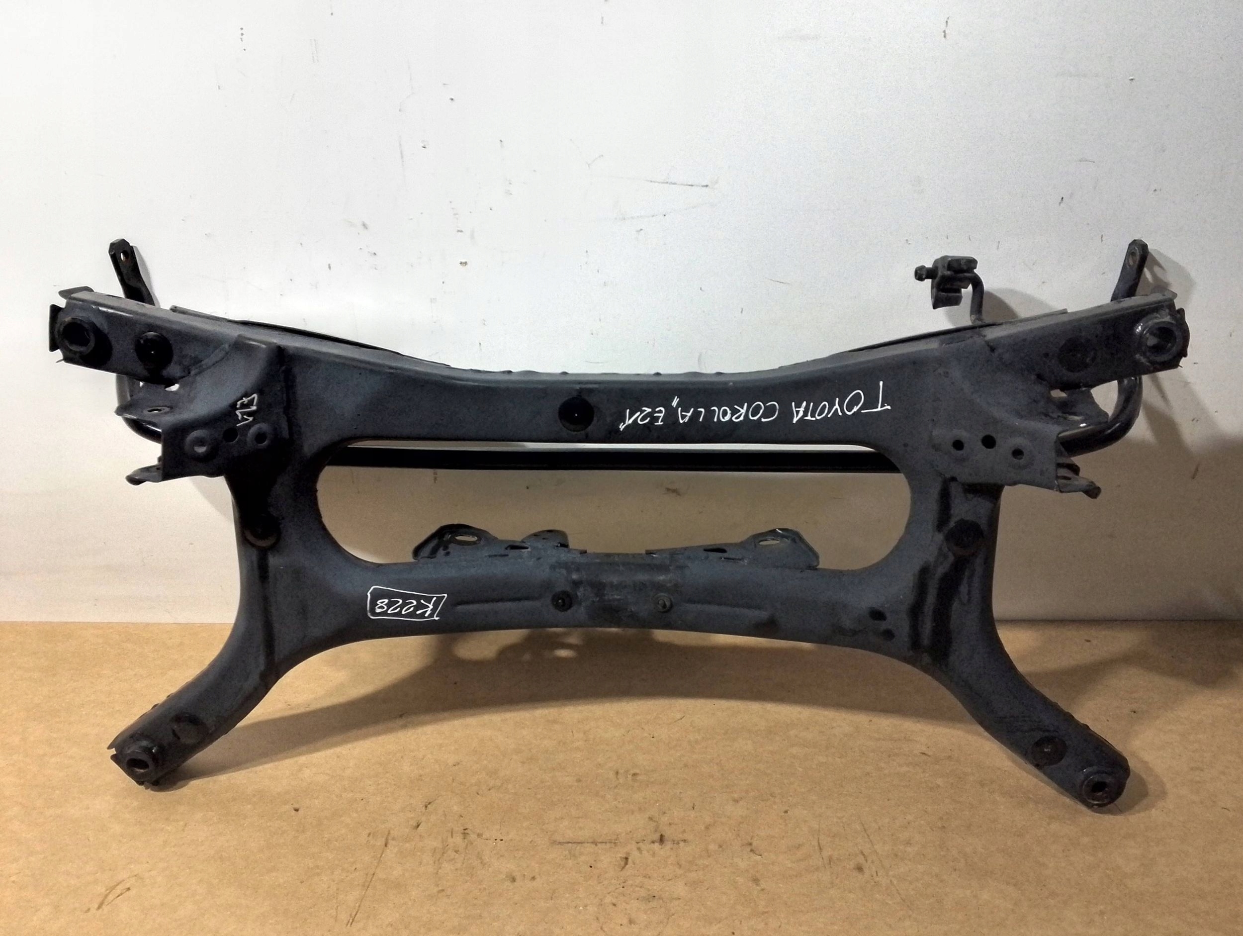 Toyota Corolla E21 Hatchback Kombi axle beam rear. (K228)