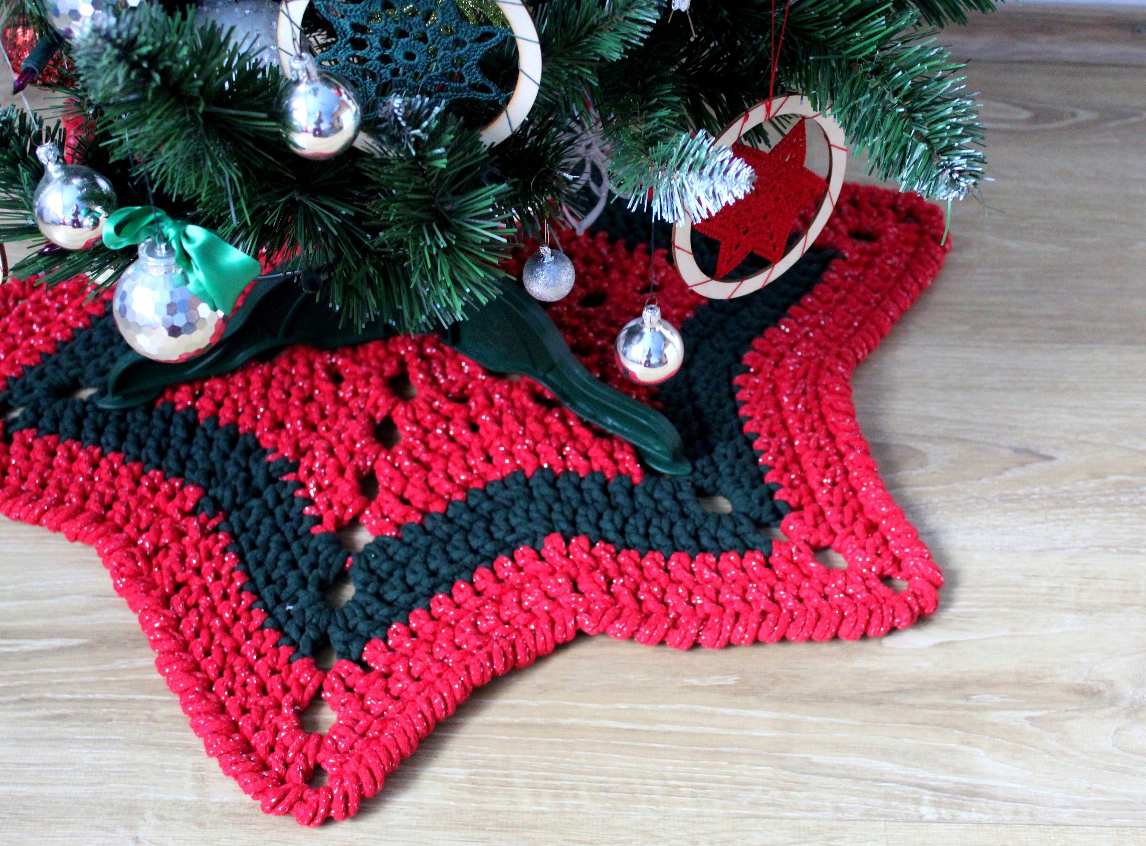 Kobereček pod stromeček na háčkování červená hvězda