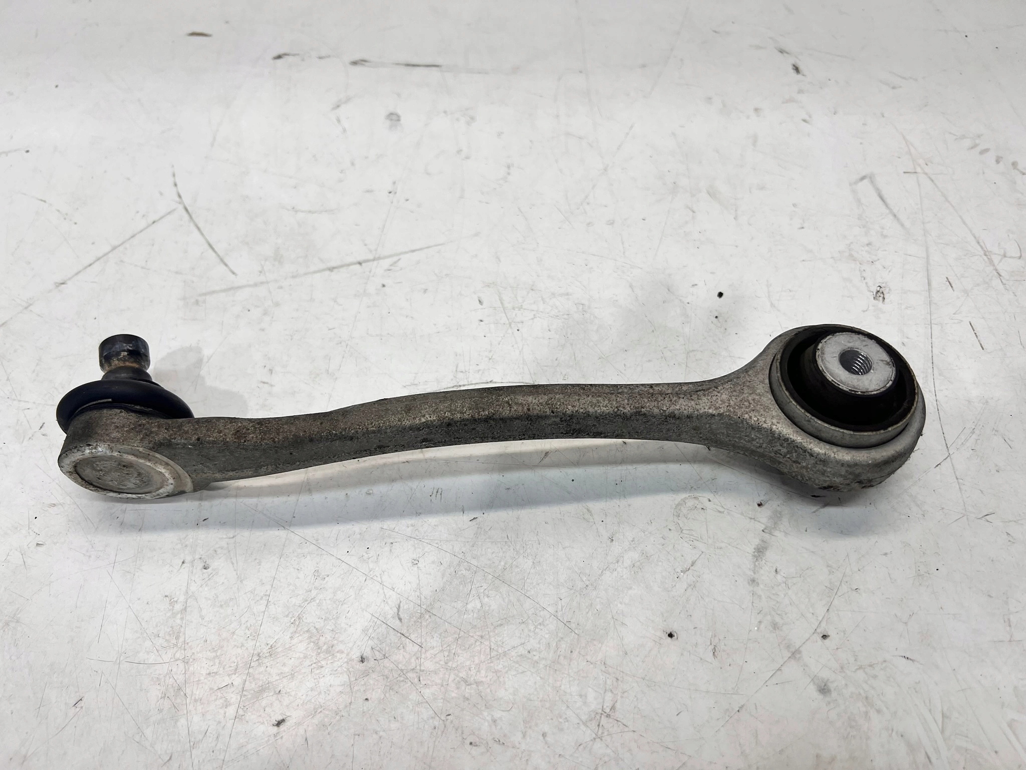 arm right front upper AUDI A4 B9 8W0407510D