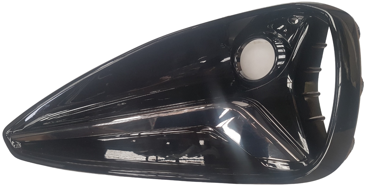 HYUNDAI and 30 III grid of a bumper front right
