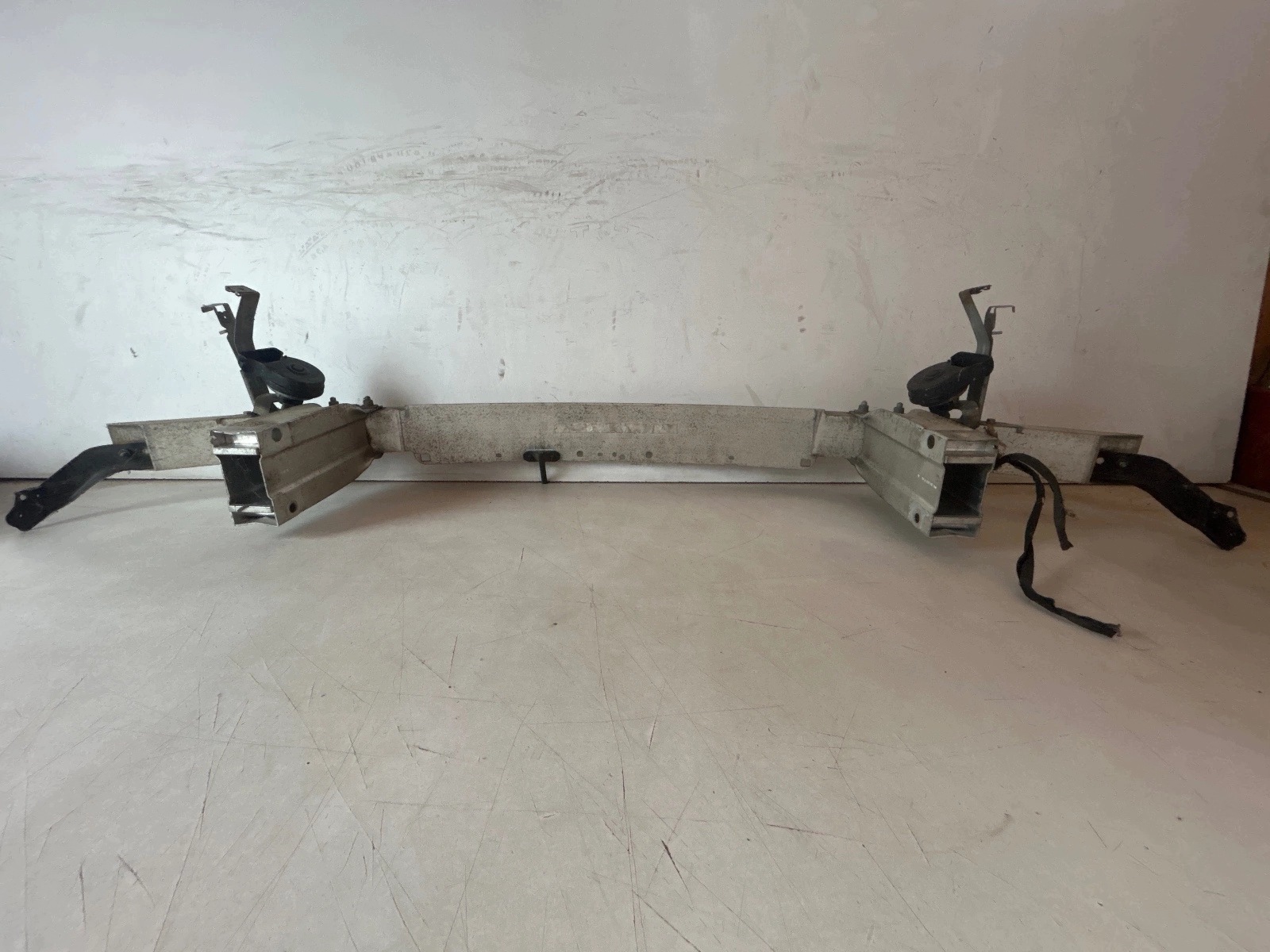 sider pillar of a bumper front absorbery Mercedes W204 Lift