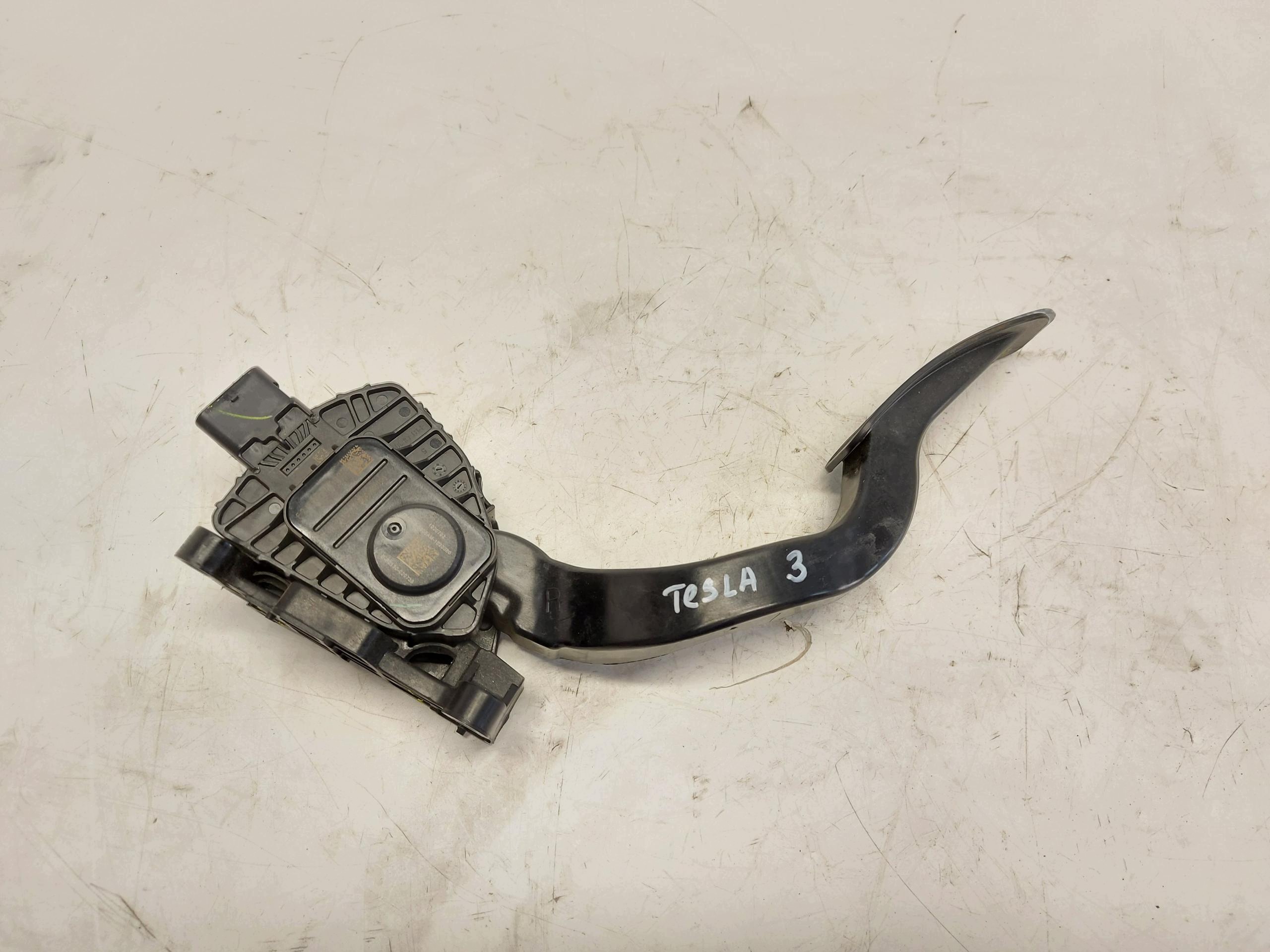 TESLA MODEL 3 2022r Pedal potentiometer acceleration