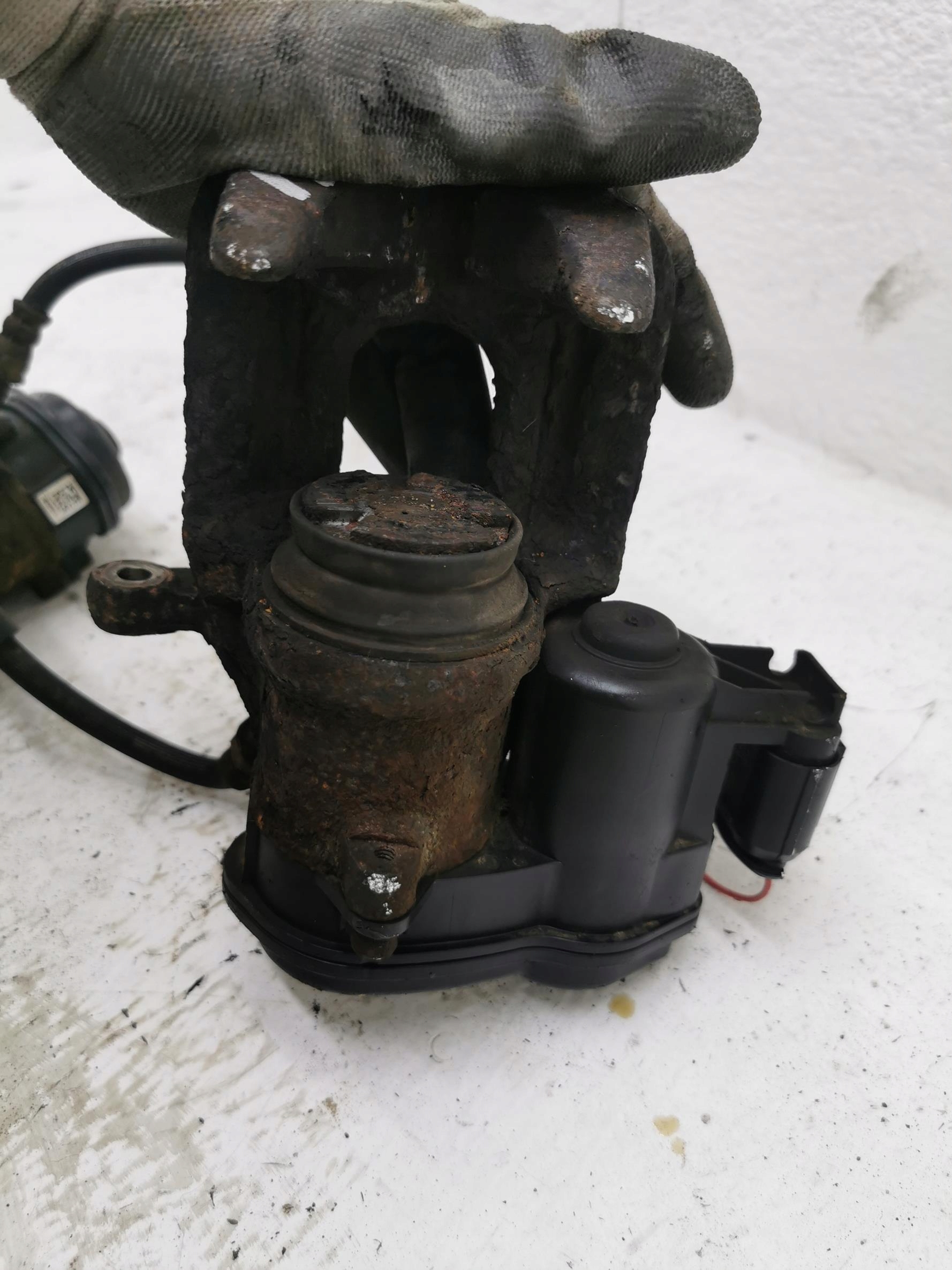 caliper electrical right rear part BMW SERIA 5 F10 F11