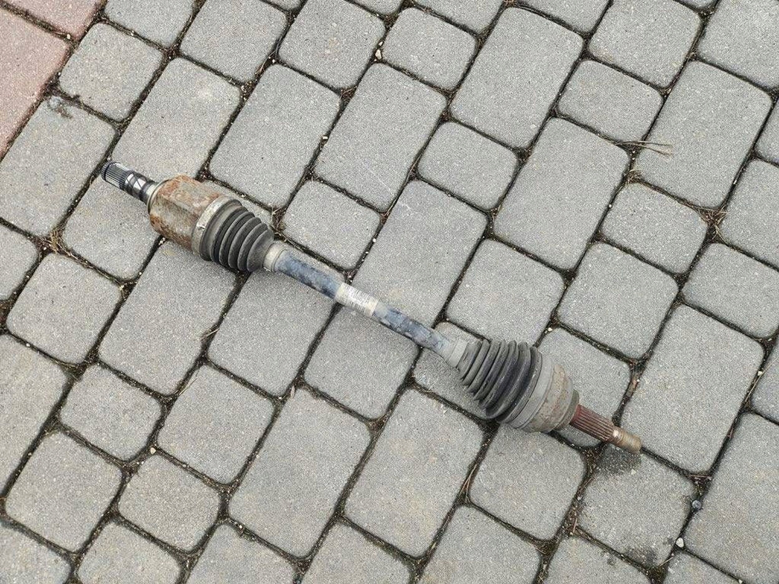 semi-axis front left joint Renault Zoe 391018882R