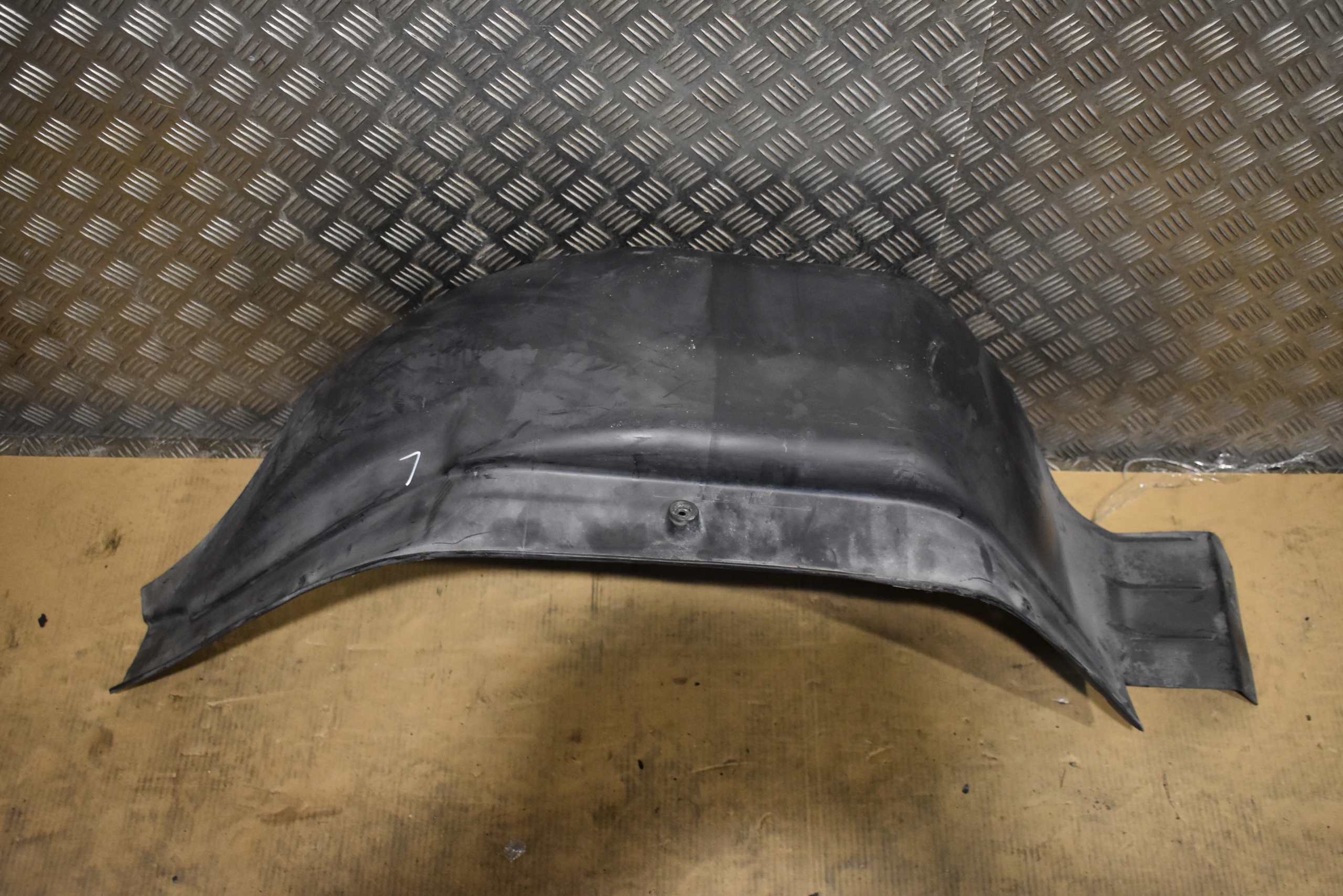IDEALNE mudguard rear part rear. left MERCEDES W463 1