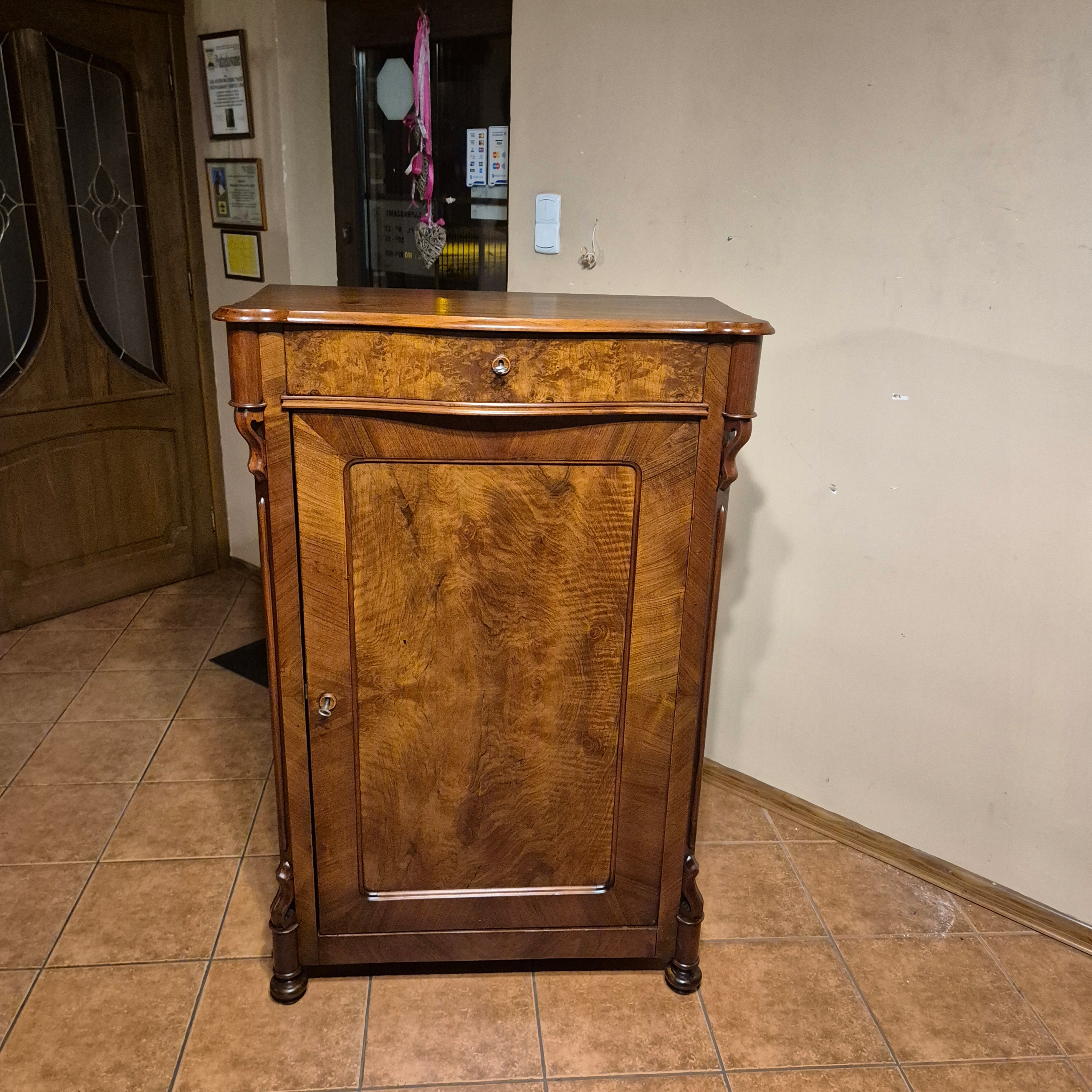 Bieliźniarka Orzech Ludwik - Filip ( po renowacji )