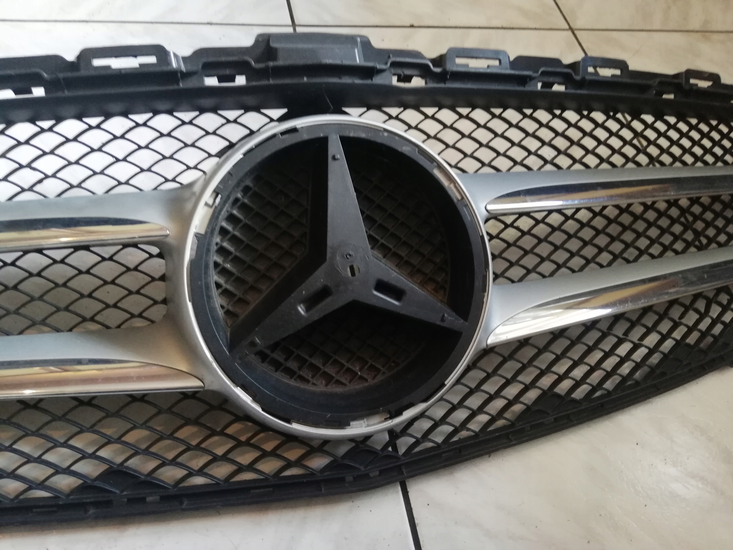 Grill MERCEDES C-KLASA W205 A2058800183
