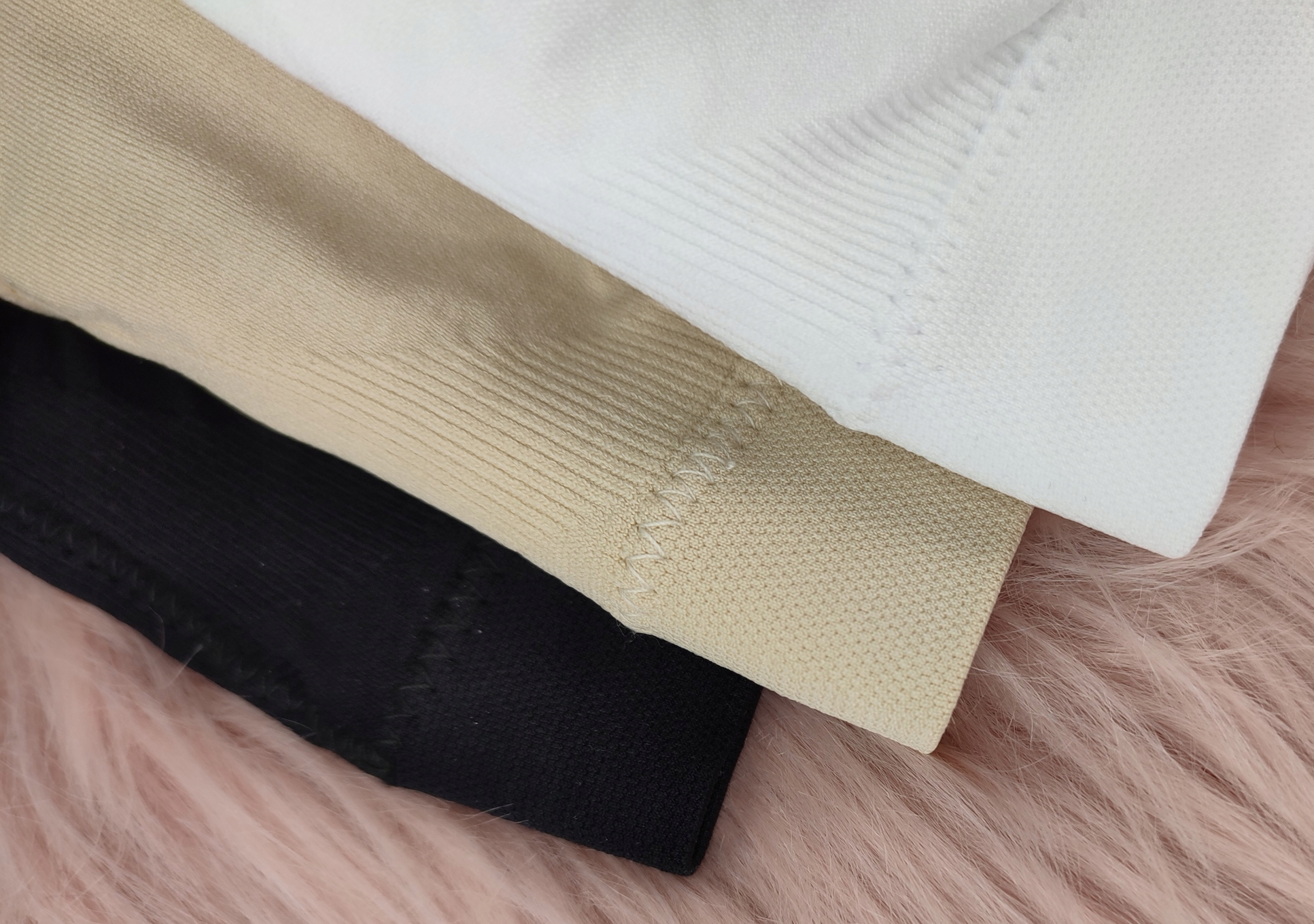 BIUSTONOSZ SPORTOWY TOP DAMSKI STANIK FITNESS BEZ FISZBIN PUSH-UP MIĘKKI M Właściwości oddychające szybkoschnące