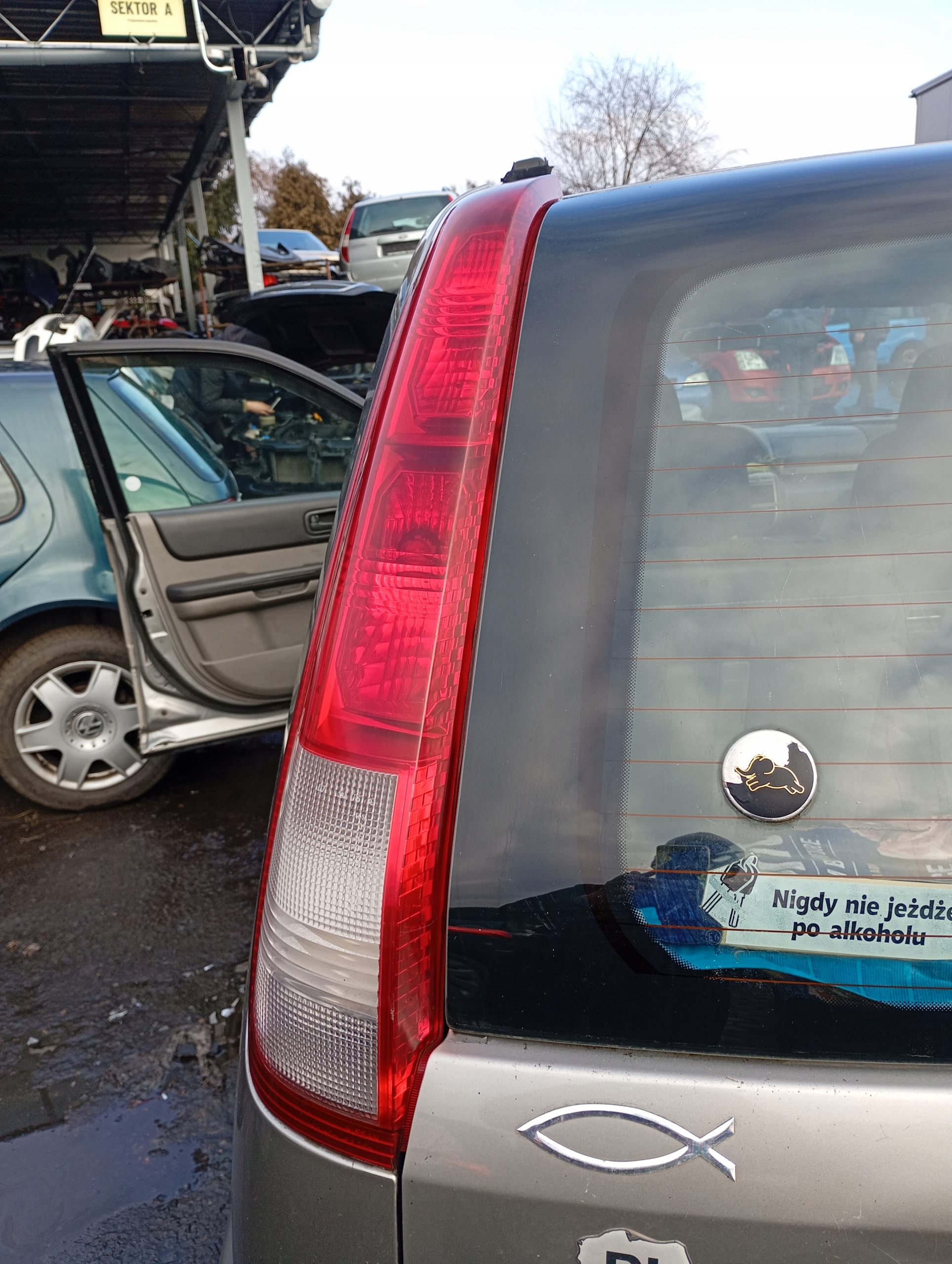 Nissan X-Trail T30 01-05 light rear rear part left